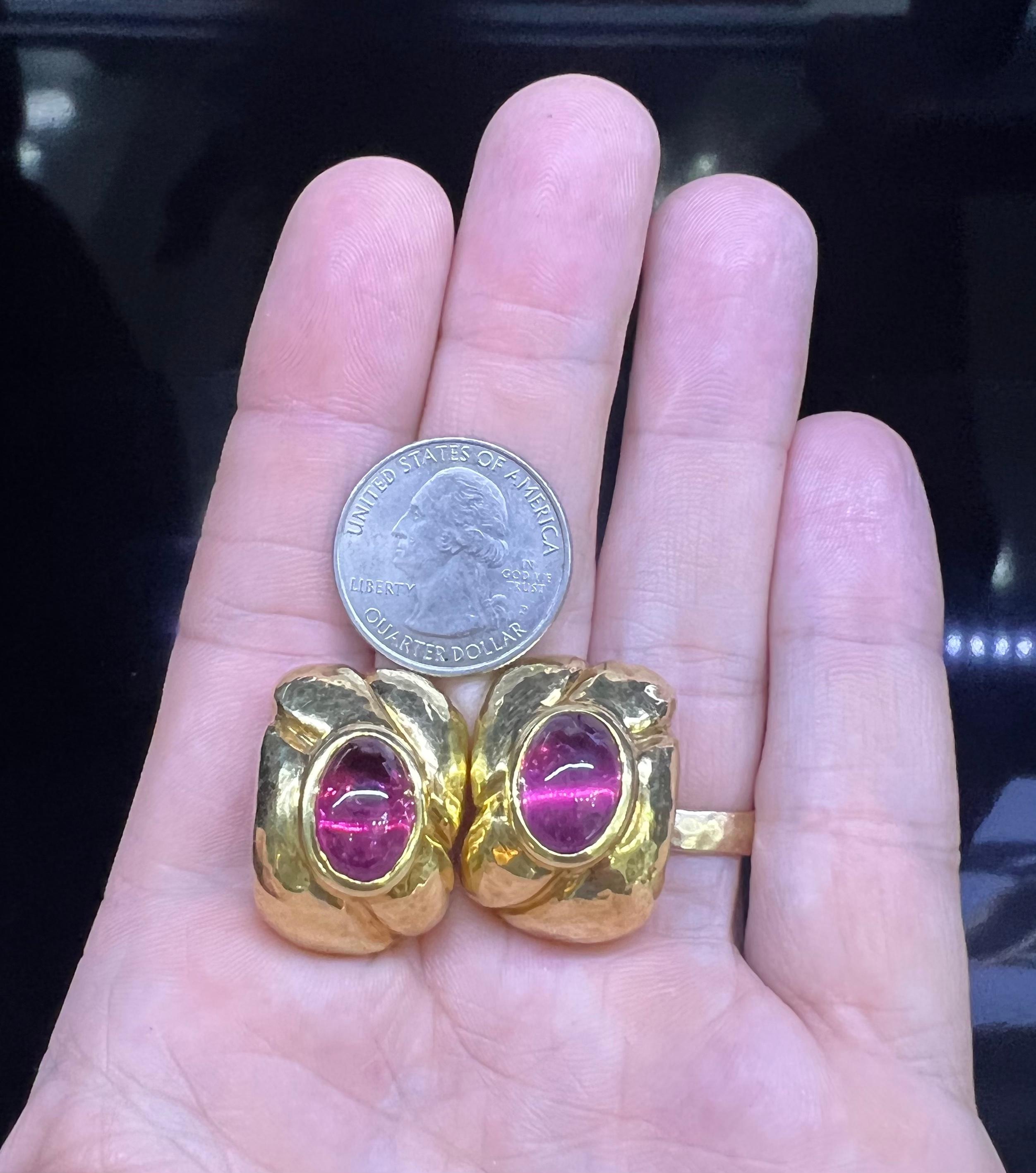Retro Rosa Turmalin 18k gehämmerte Gold geschwungene Ohrringe Damen im Angebot