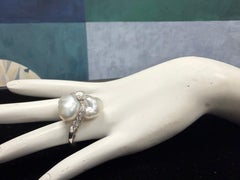 Bague de cocktail rétro en platine, sertie d'un diamant naturel de 2,2 carats et de perles, CIRCA 1960