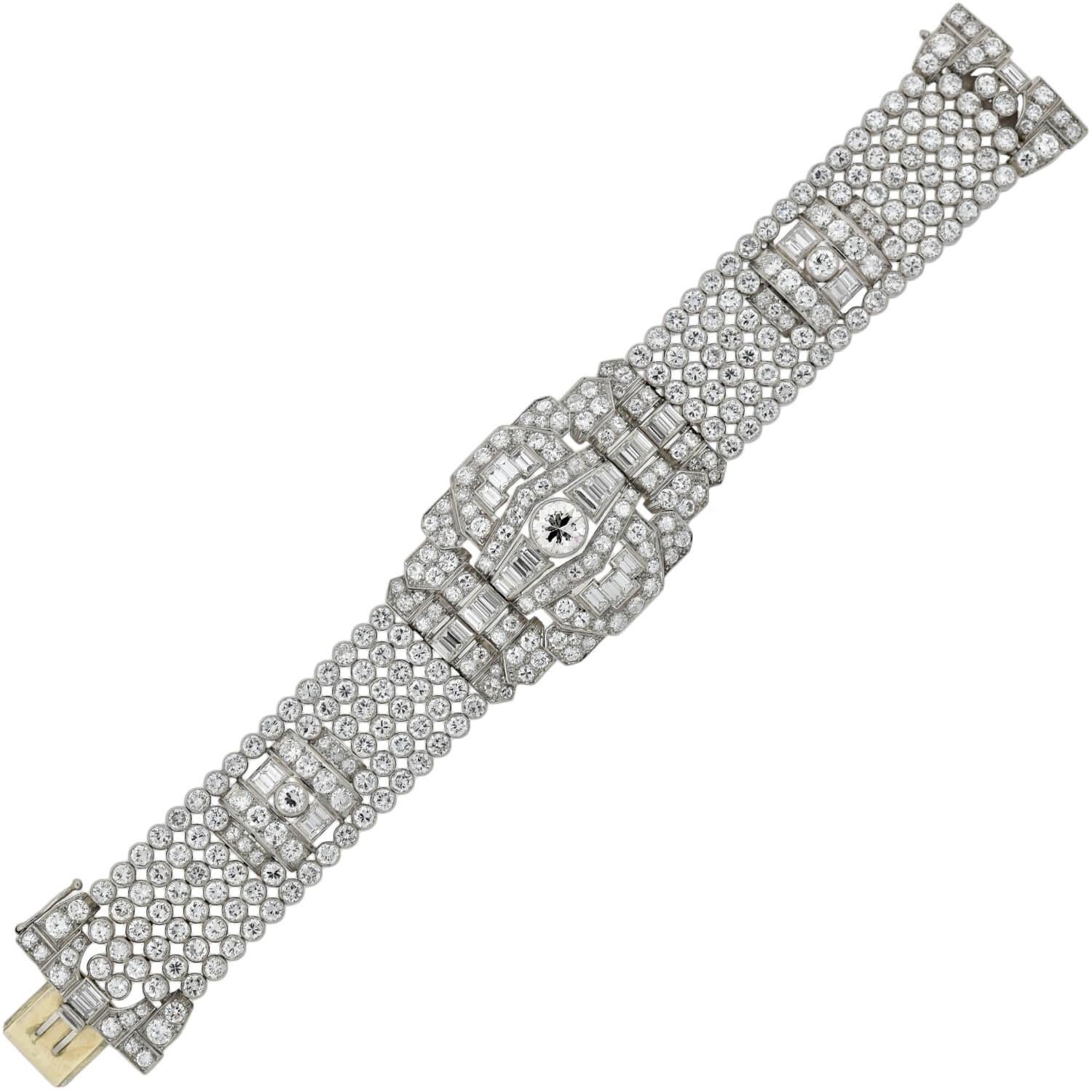 Brilliant Cut Retro Platinum 32.00 Total Carat Diamond Link Bracelet For Sale
