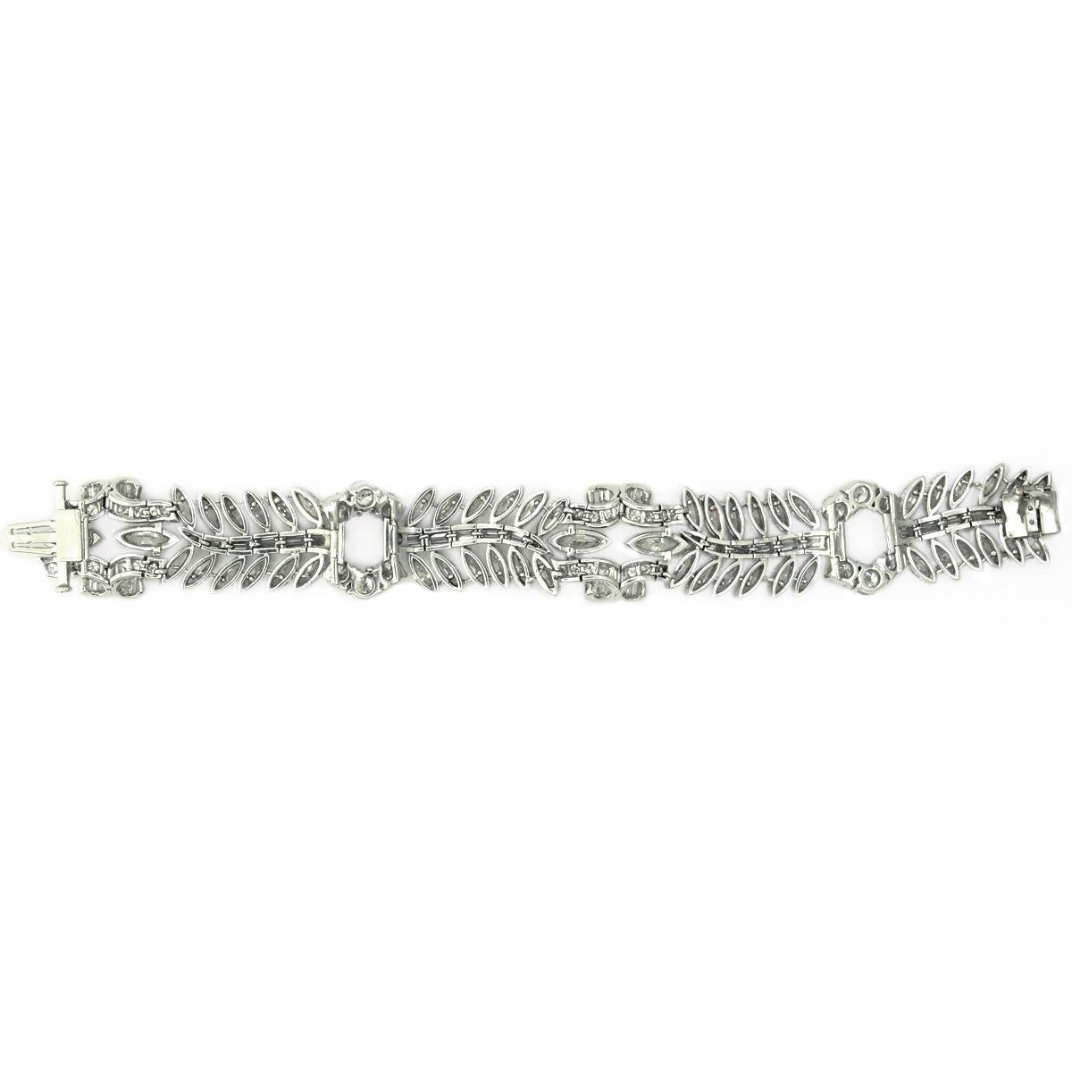 Retro Platinum and Mixed-Cut 33 Carat Diamond Bracelet For Sale 1