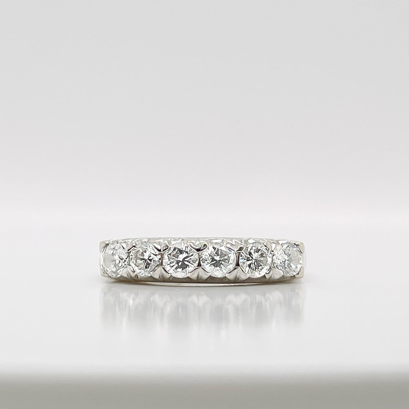 Taille brillant Bague rétro à six pierres en platine et diamants en vente
