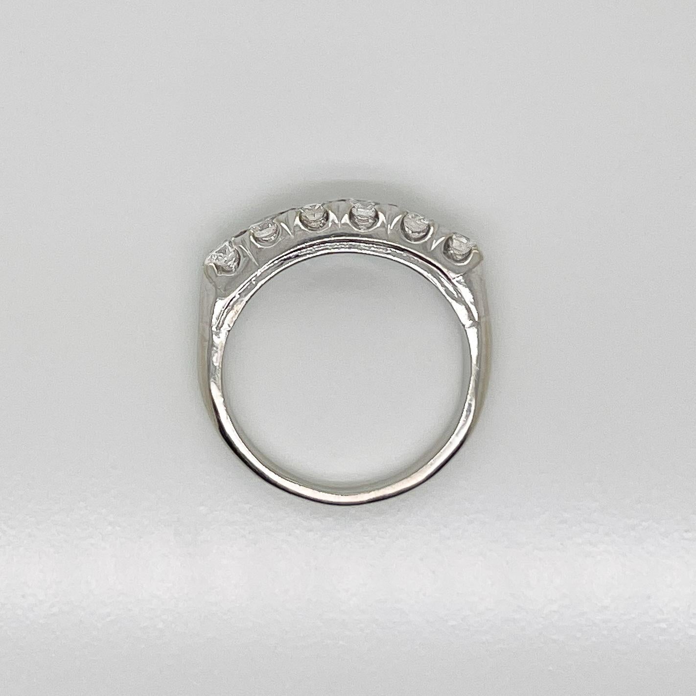 Bague rétro à six pierres en platine et diamants en vente 2