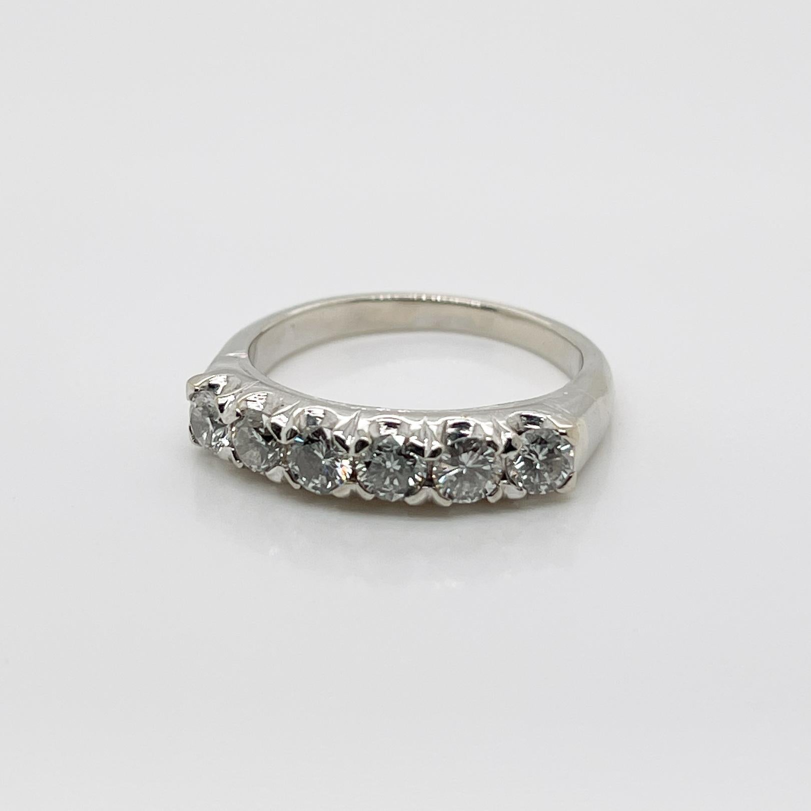 Anello retrò in platino e diamanti a sei pietre in vendita 4
