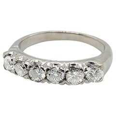 Bague rétro à six pierres en platine et diamants