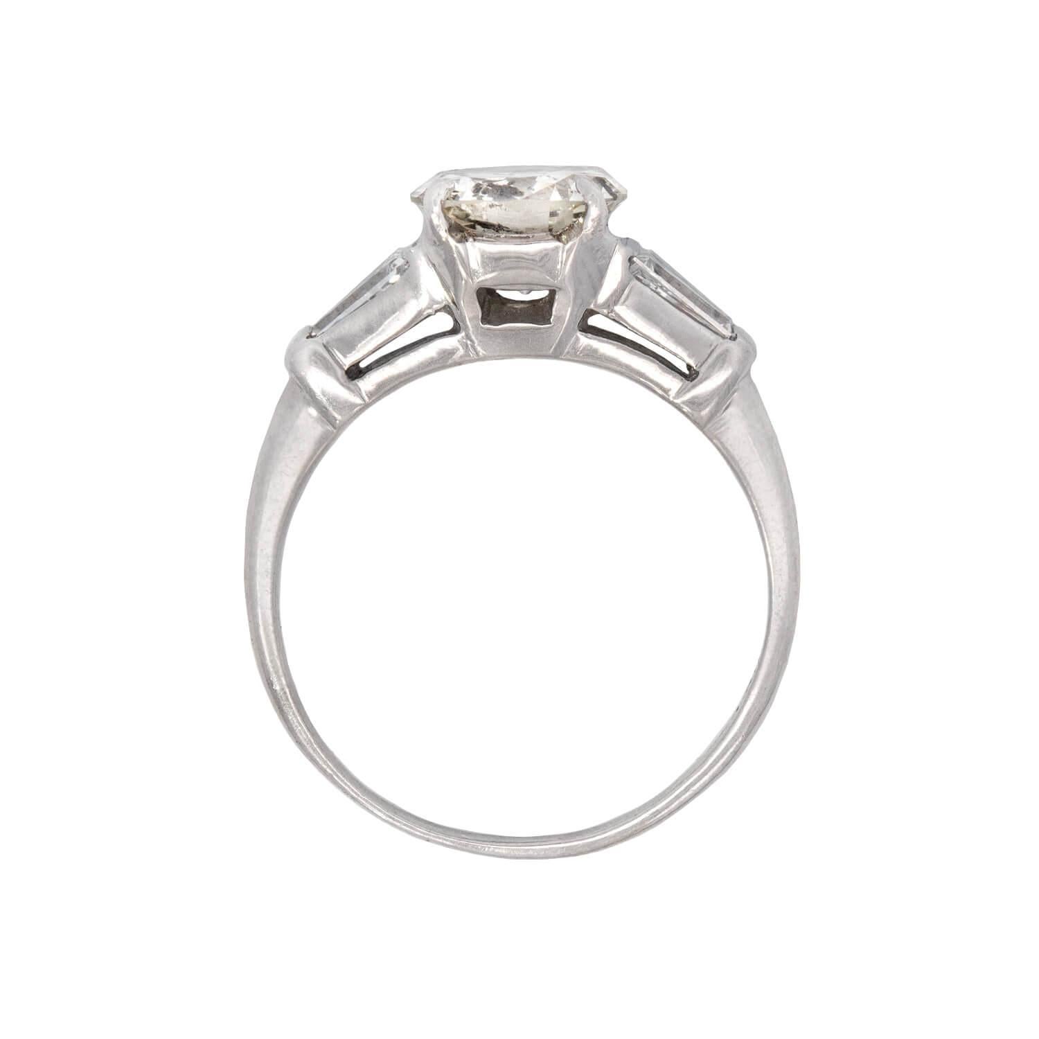 Retro Platin Diamant Verlobungsring mit drei Steinen 1,13ct im Zustand „Gut“ im Angebot in Narberth, PA