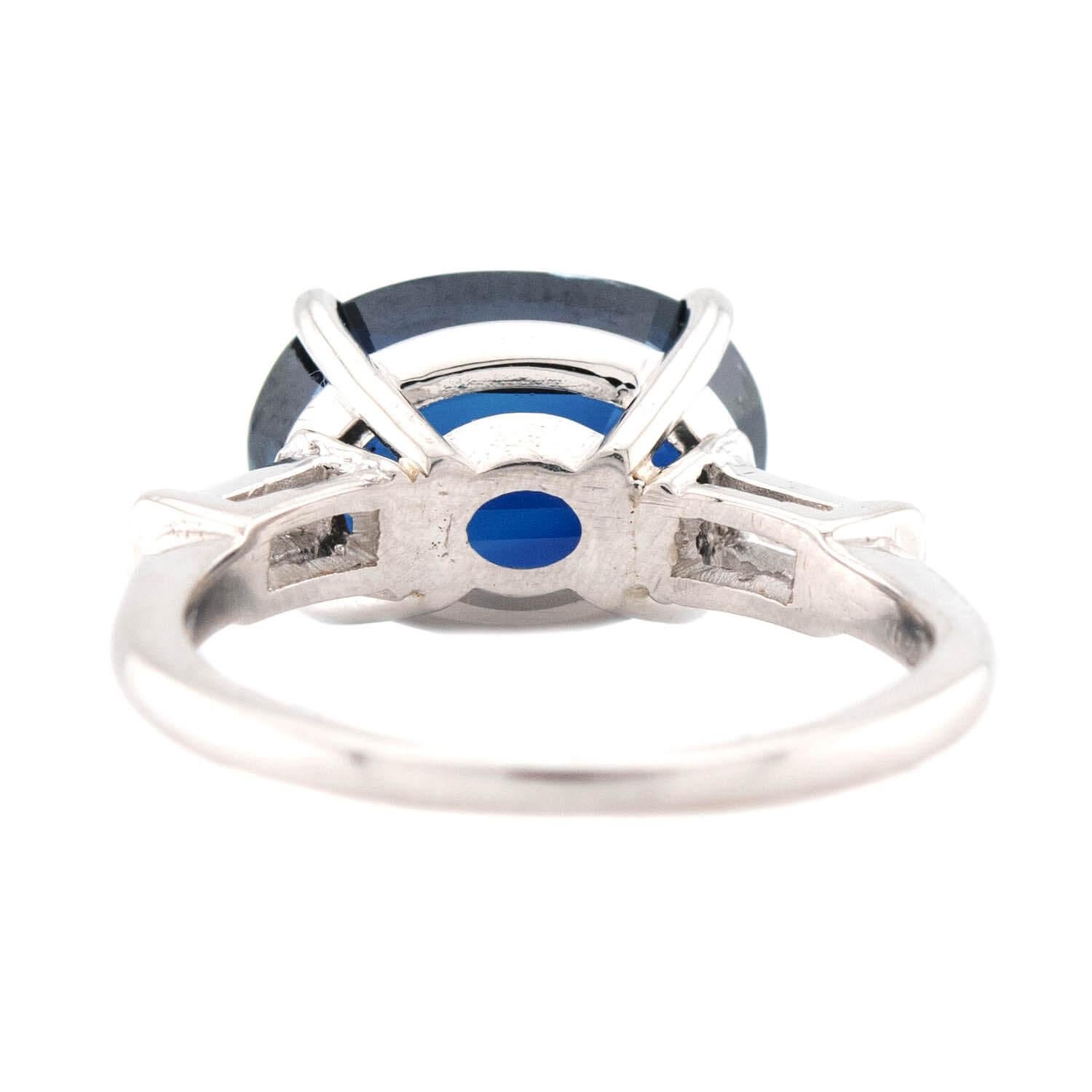 Anello di fidanzamento retrò in platino con zaffiro e diamante In condizioni buone in vendita a Narberth, PA