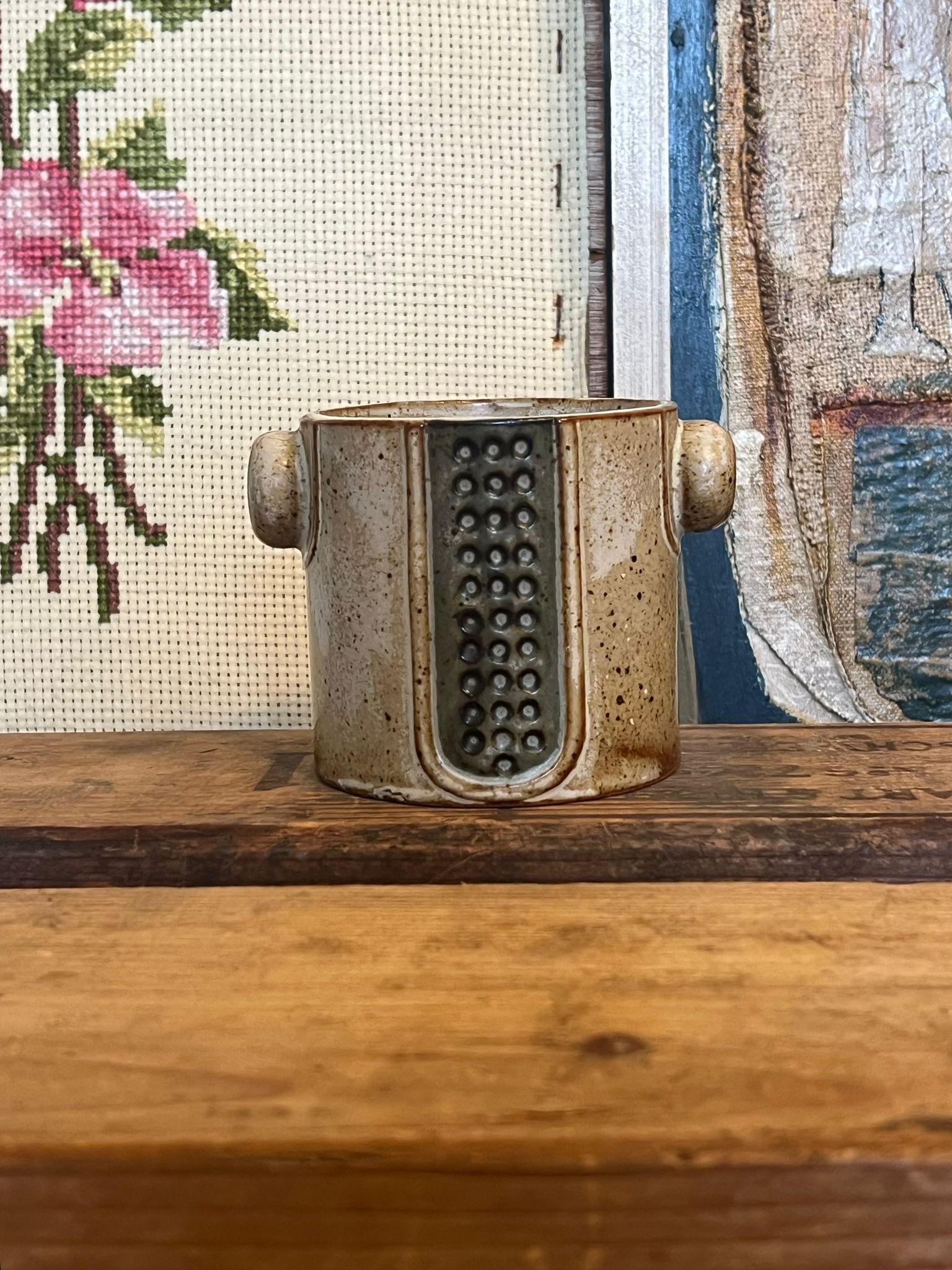 Believed to be small unique planter. Retro style pottery with nice patina and character. Vintage Condition as pictured. Listing is for described item only. Box H7

Dimensions. 3.75”W ; 3.75”D ; 3”H
