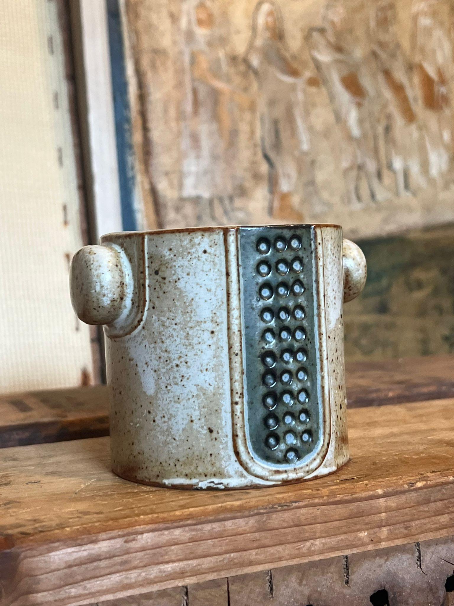 Retro pottery small unique Planter In Good Condition For Sale In Seattle, WA