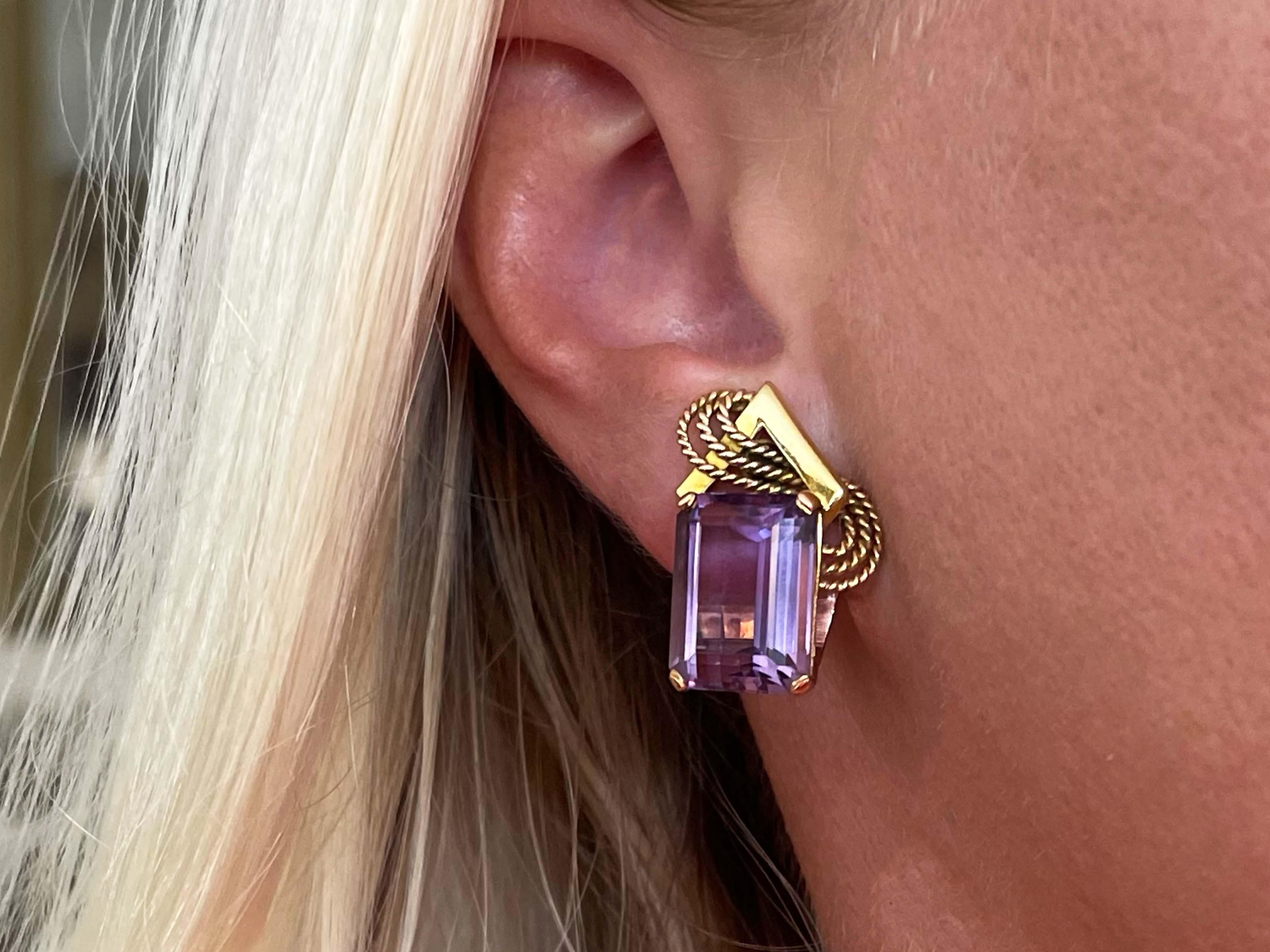 Specifications:

Metal: 18k Yellow Gold

Total Weight: 14.6 Grams

Amethyst Measurements: 15 mm x 11.16 mm x 7.6 mm

Stamped: 
