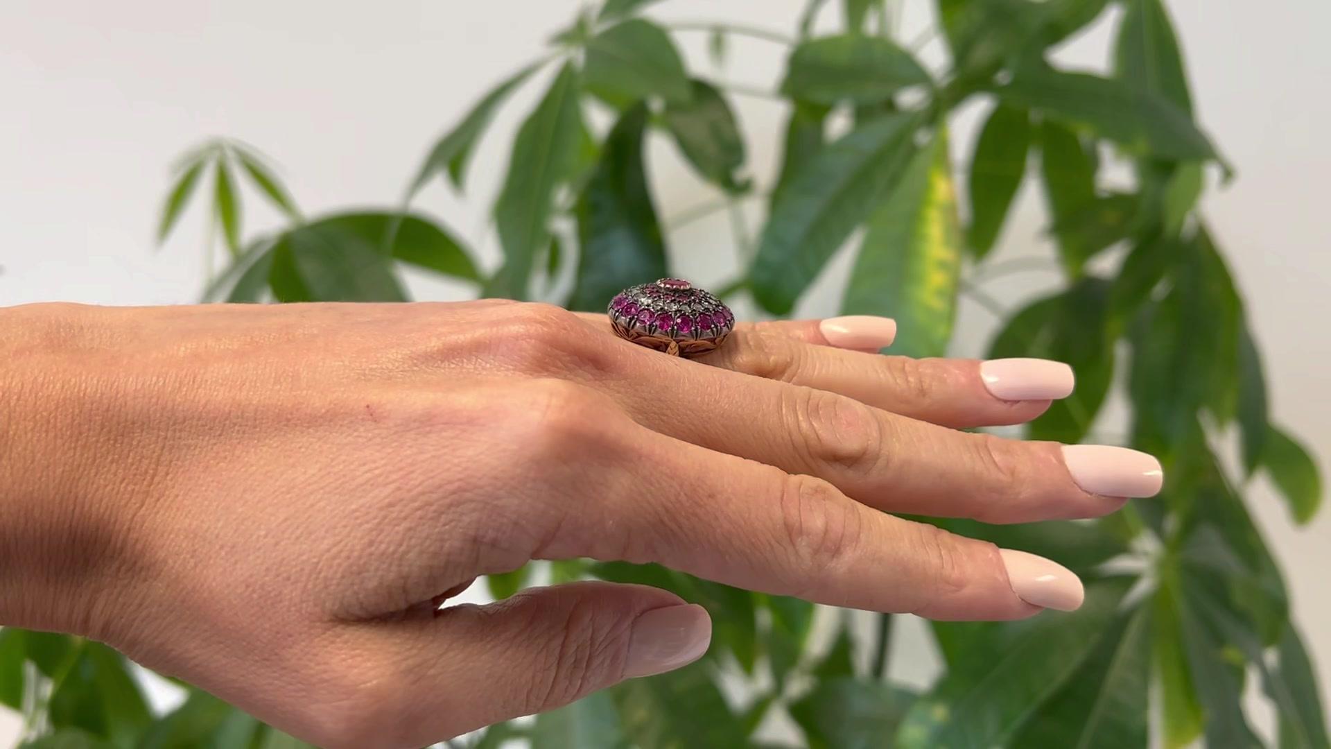 Retro Renaissance Ring aus 18 Karat Gelbgold und Silber mit Rubin und Diamant im Zustand „Gut“ in Beverly Hills, CA