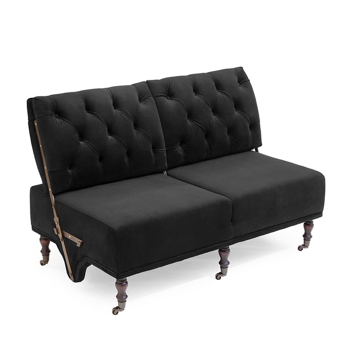 Sofa retro reverse with solid wood structure,
upholstered and covered with black velvet fabric.
Legs and details in metal in bronze finish.
Also available with mustard velvet fabric, or light
pink velvet fabric, or white velvet fabric.