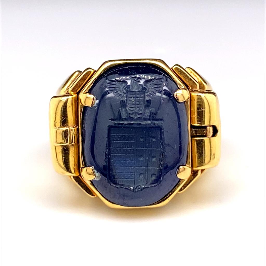 Retro Reversible Sapphire Signet Ring 18 Karat Yellow Gold, Circa 1940