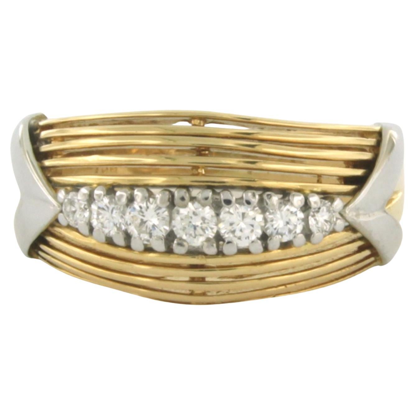 Retro-Ring, besetzt mit Diamanten im Brillantschliff bis zu 0,25 Karat 18 Karat zweifarbigem Gold