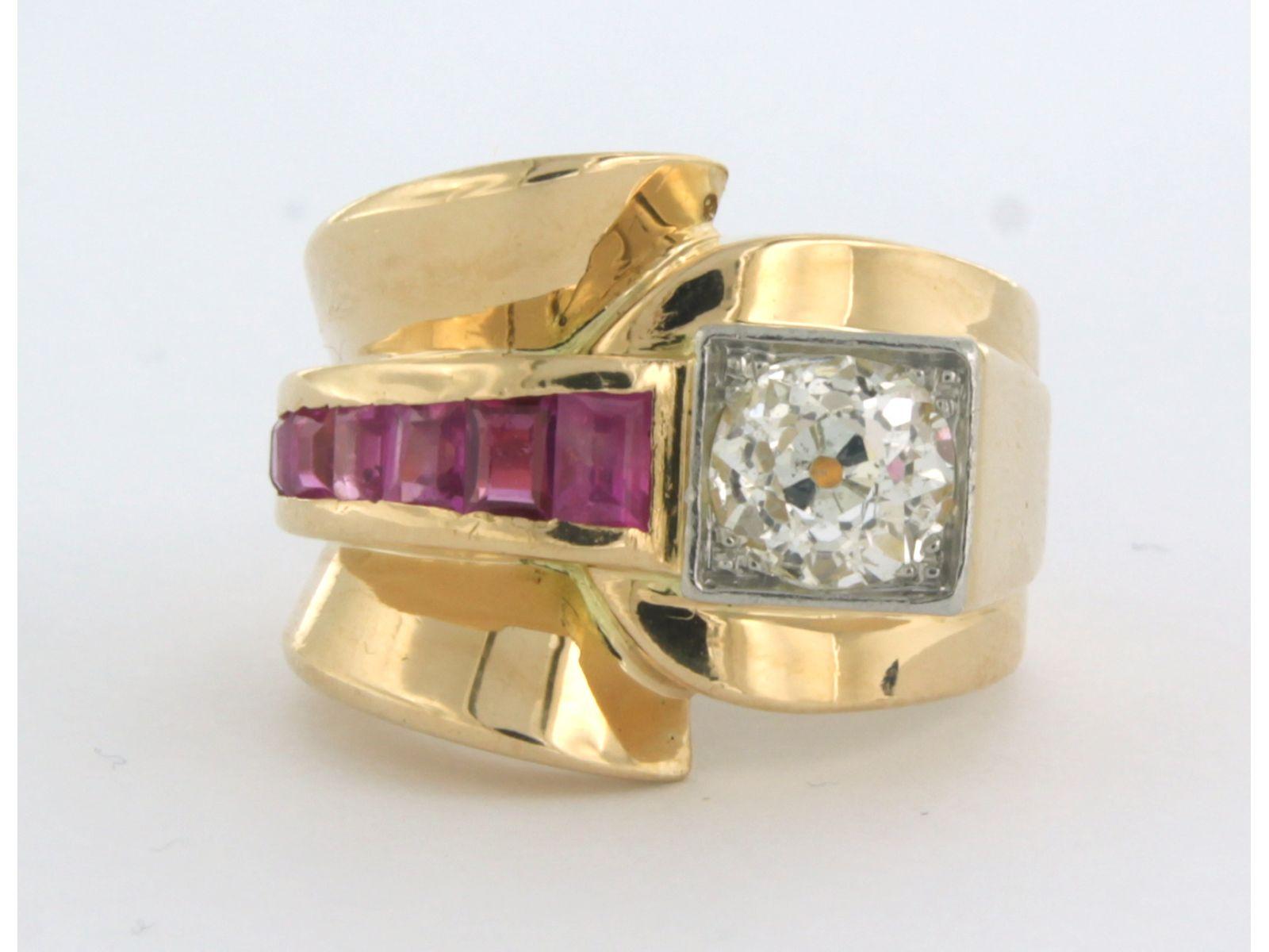 18k bicolour ring set with ruby ​​and old mine cut diamond. 1.30ct – I/J – SI – ring size U.S. 6.5 - EU. 17(53)

detailed description:

The top of the ring is 1.7 cm wide by 4.1 mm high

Ring size U.S. 6.5 - EU. 17(53), rings can be enlarged or