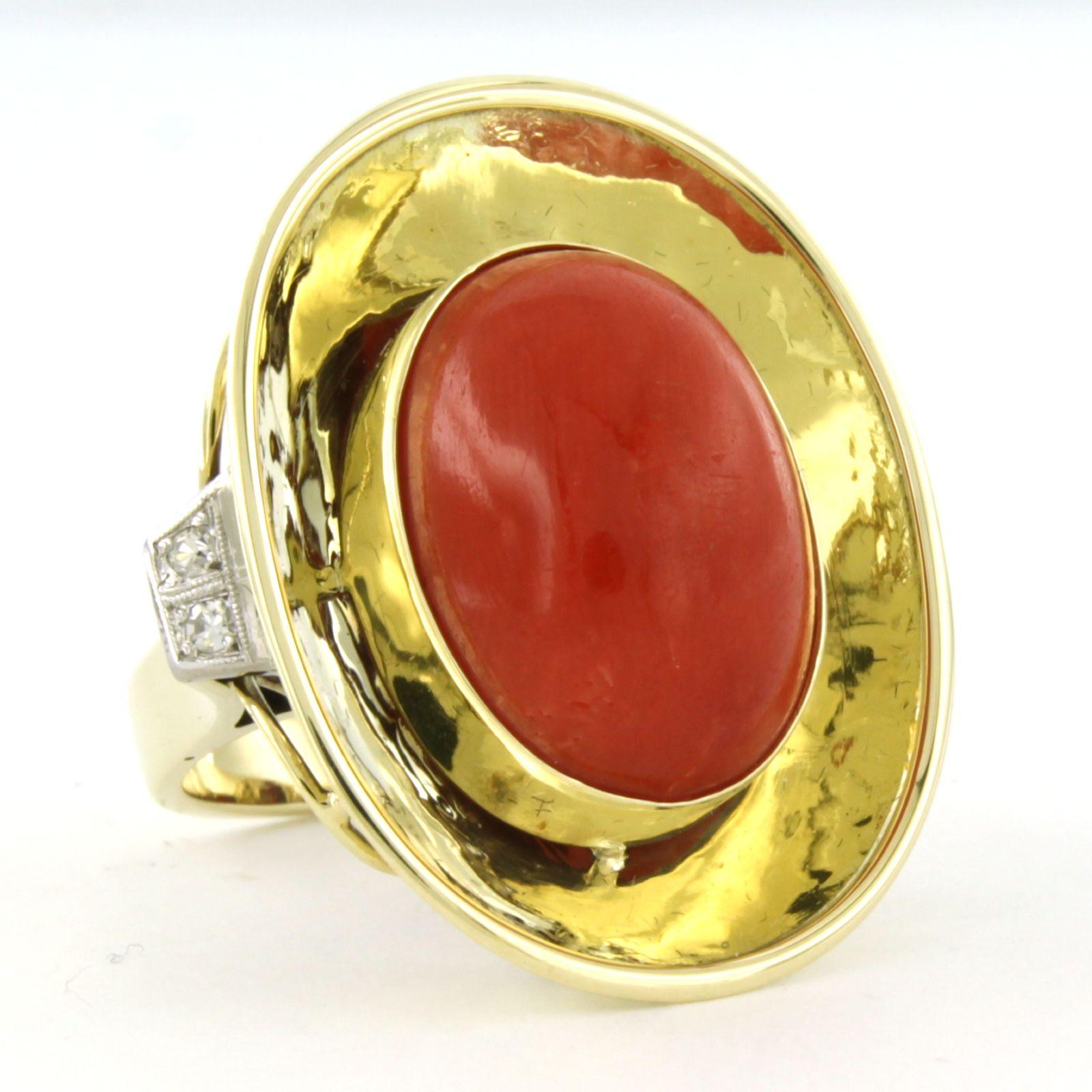 Taille cabochon RETRO Bague avec corail et diamants taille unique jusqu'à 0,08 ct or 14k en vente