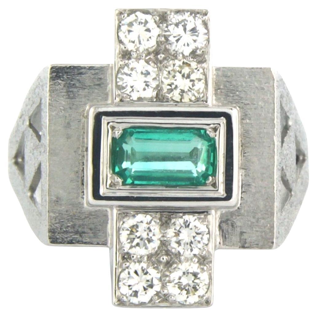 Bague RETRO avec émeraude et diamants taille brillant jusqu
à 0,50ct Or 18k 10,7 gr en vente