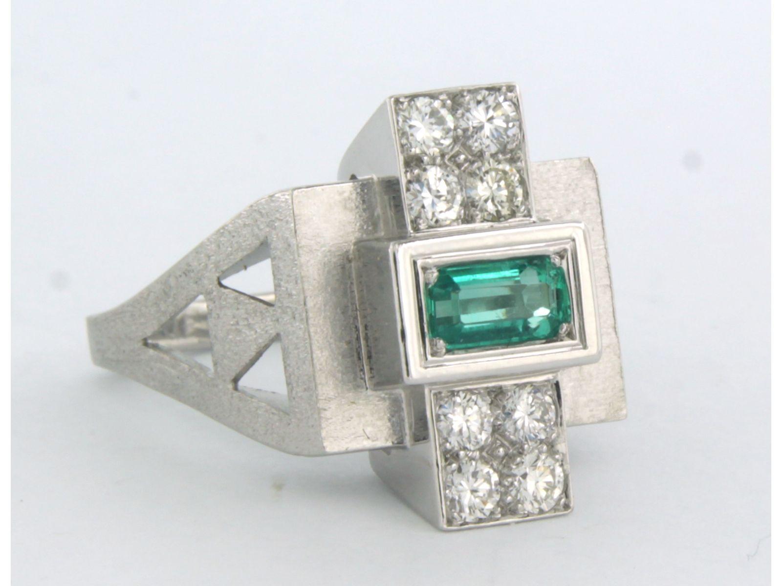 Rétro Anello RETRO con smeraldo e diamanti taglio brillante fino a 0,50 carati in oro bianco 18 ct. in vendita
