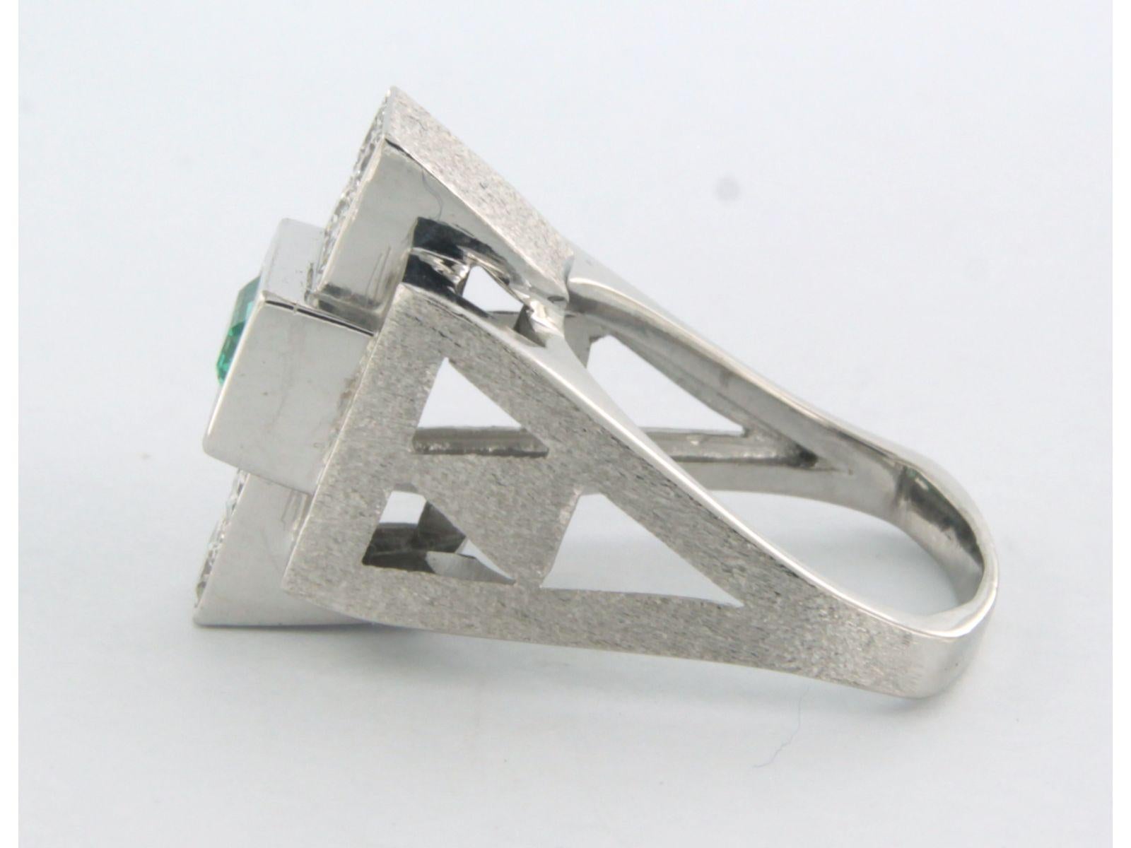 Anello RETRO con smeraldo e diamanti taglio brillante fino a 0,50 carati in oro bianco 18 ct. In condizioni ottime in vendita a The Hague, ZH