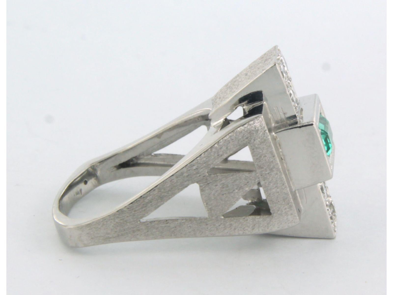 Anello RETRO con smeraldo e diamanti taglio brillante fino a 0,50 carati in oro bianco 18 ct. in vendita 1