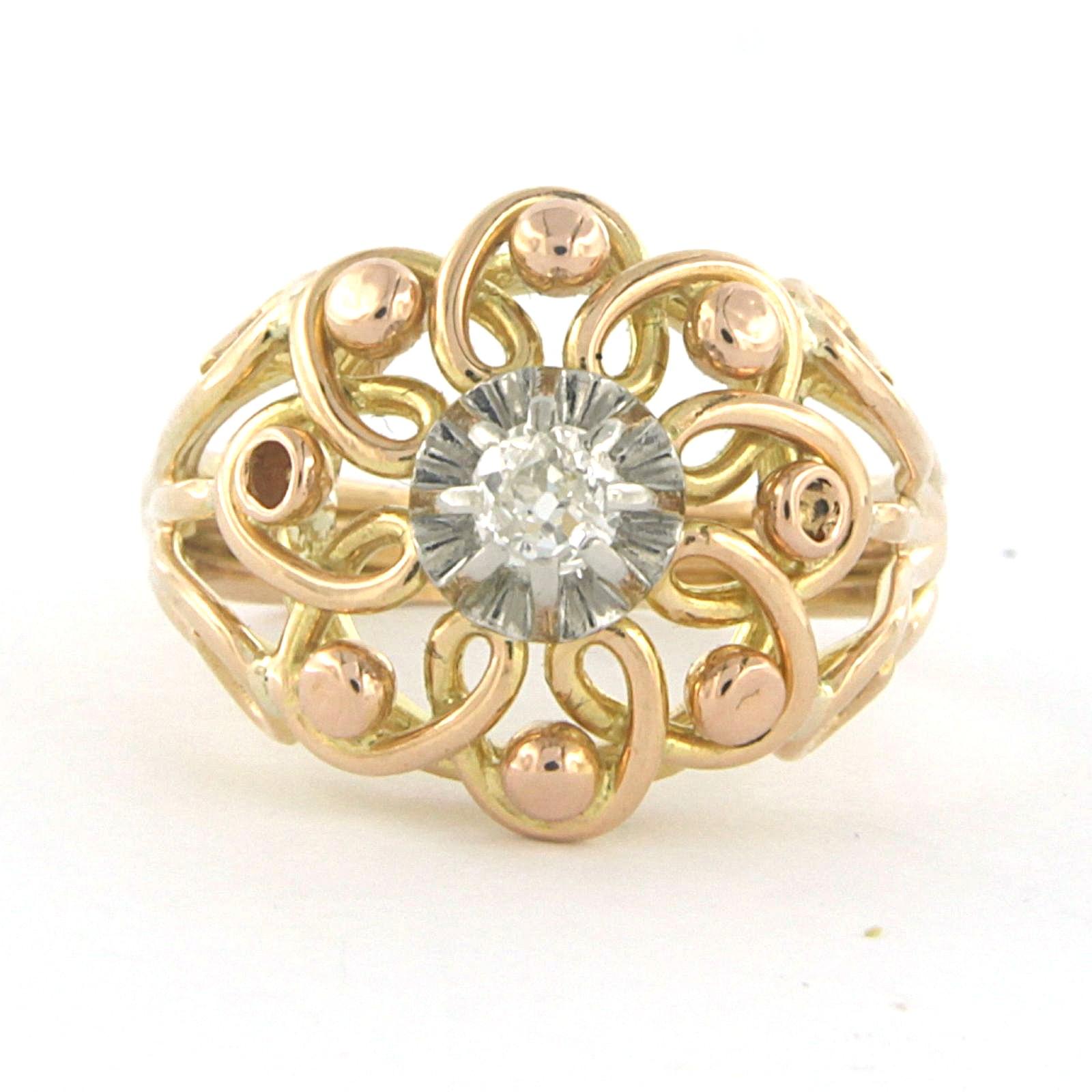 Ring aus 18k Bicolor-Gold, besetzt mit einem Diamanten im Minenschliff, ca. 0,15 ct - F/G - SI - Ringgröße US 5.75 - EU 16.25 (51)

Ausführliche Beschreibung

Die Oberseite des Rings ist 1,4 cm breit und 8,6 mm hoch.

Ringgröße US 5.75 - EU 16.25