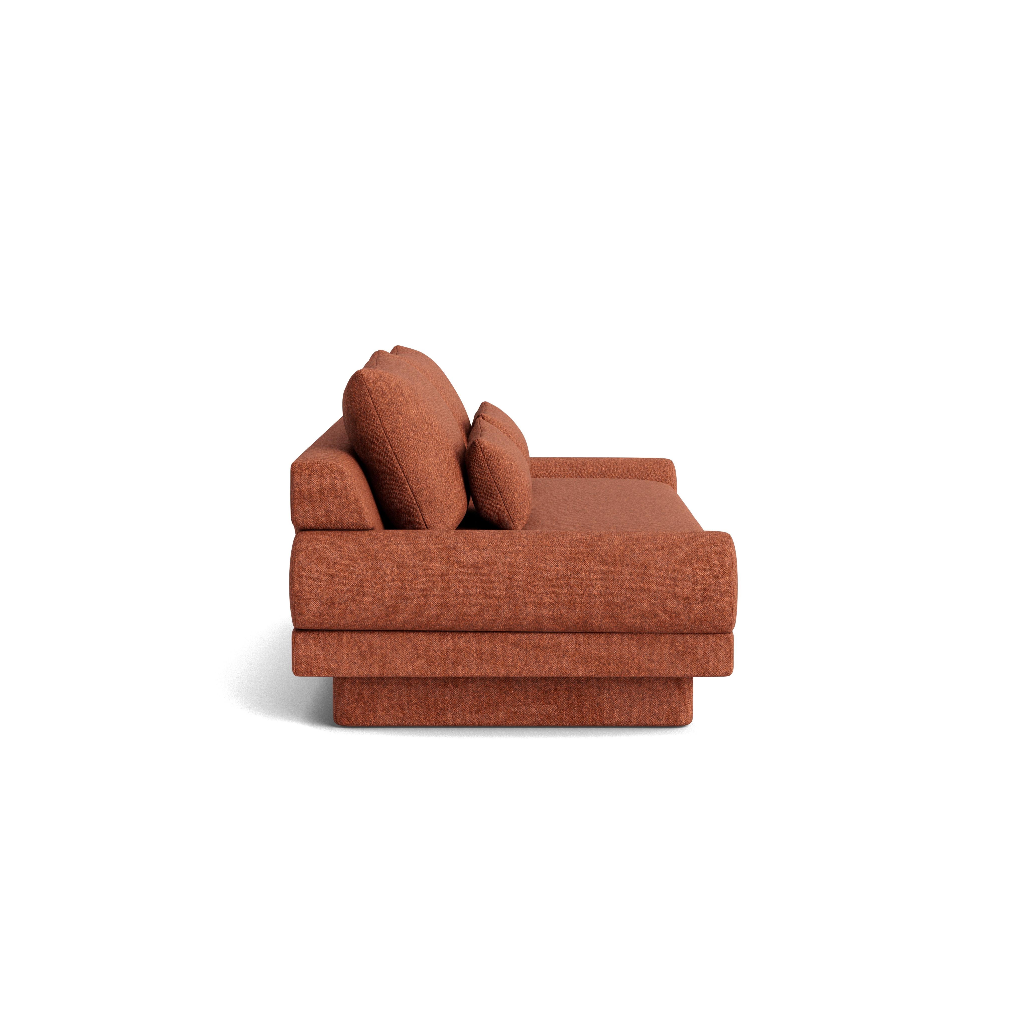 Divano retrò con bracci a rotelle e base a zoccolo imbottita  in Maharam Beck In condizioni Nuovo in vendita a Nyack, NY