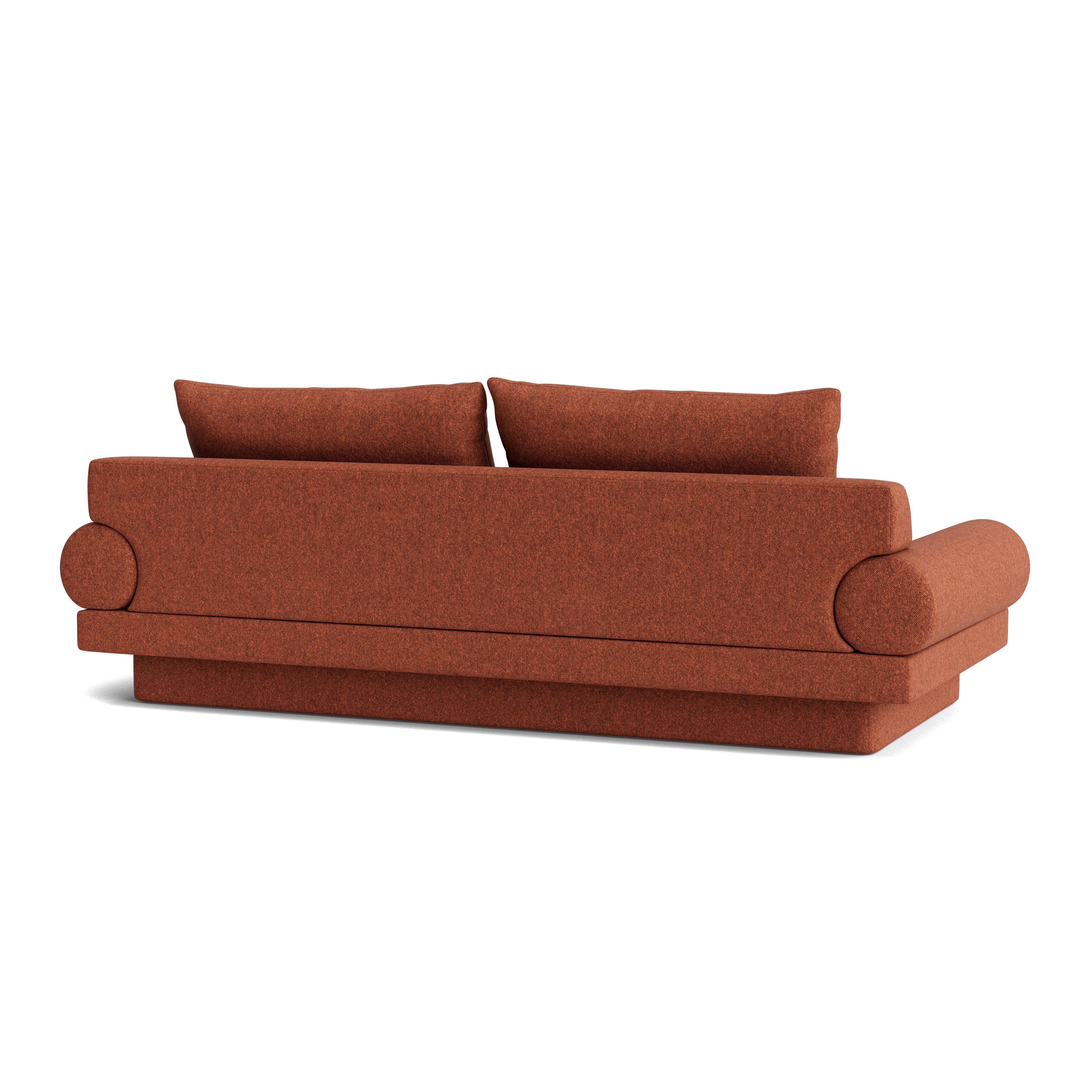 Divano retrò con bracci a rotelle e base a zoccolo imbottita  in Maharam Beck in vendita 1