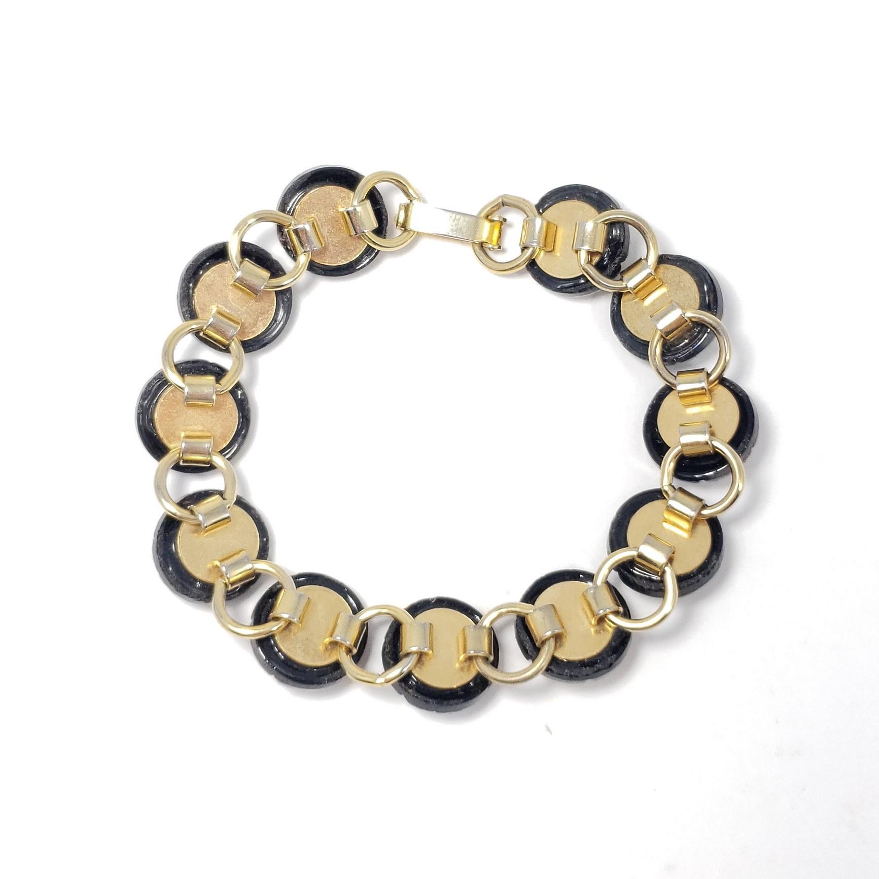 Retro Rose Flower Link Bracelet, Vintage, Gold Tone In Excellent Condition For Sale In Milford, DE
