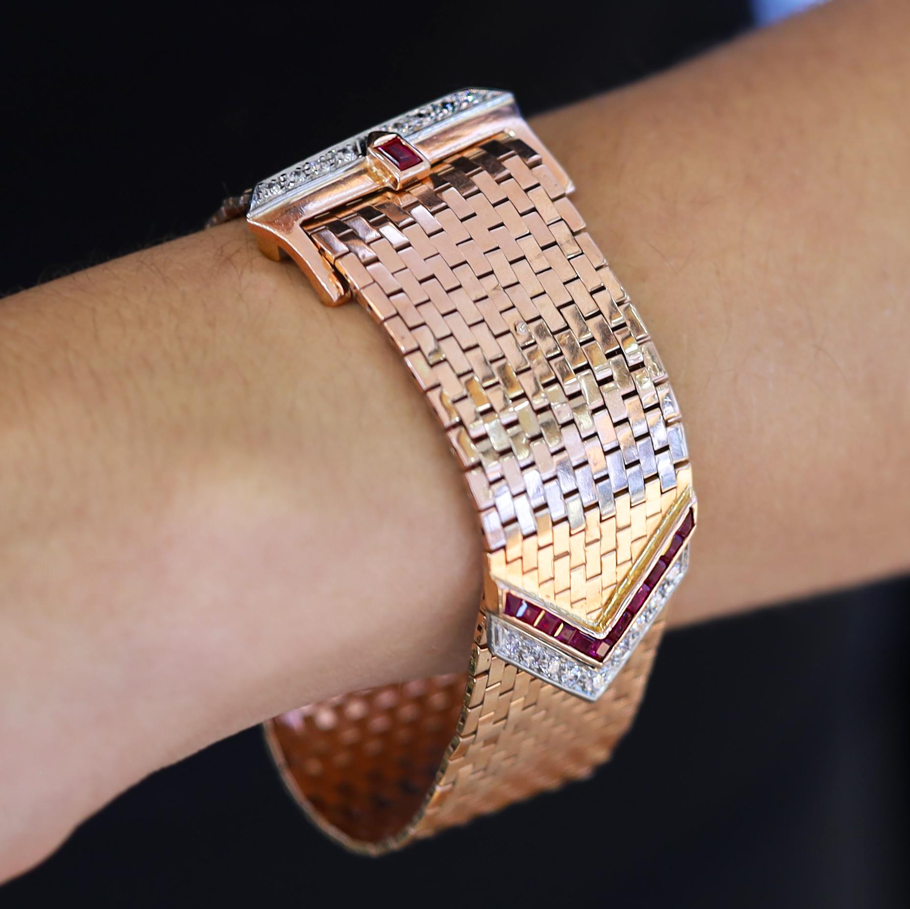Retro Rose Gold 1940s Diamond Ruby Wide Buckle Bracelet Corte redondo en venta