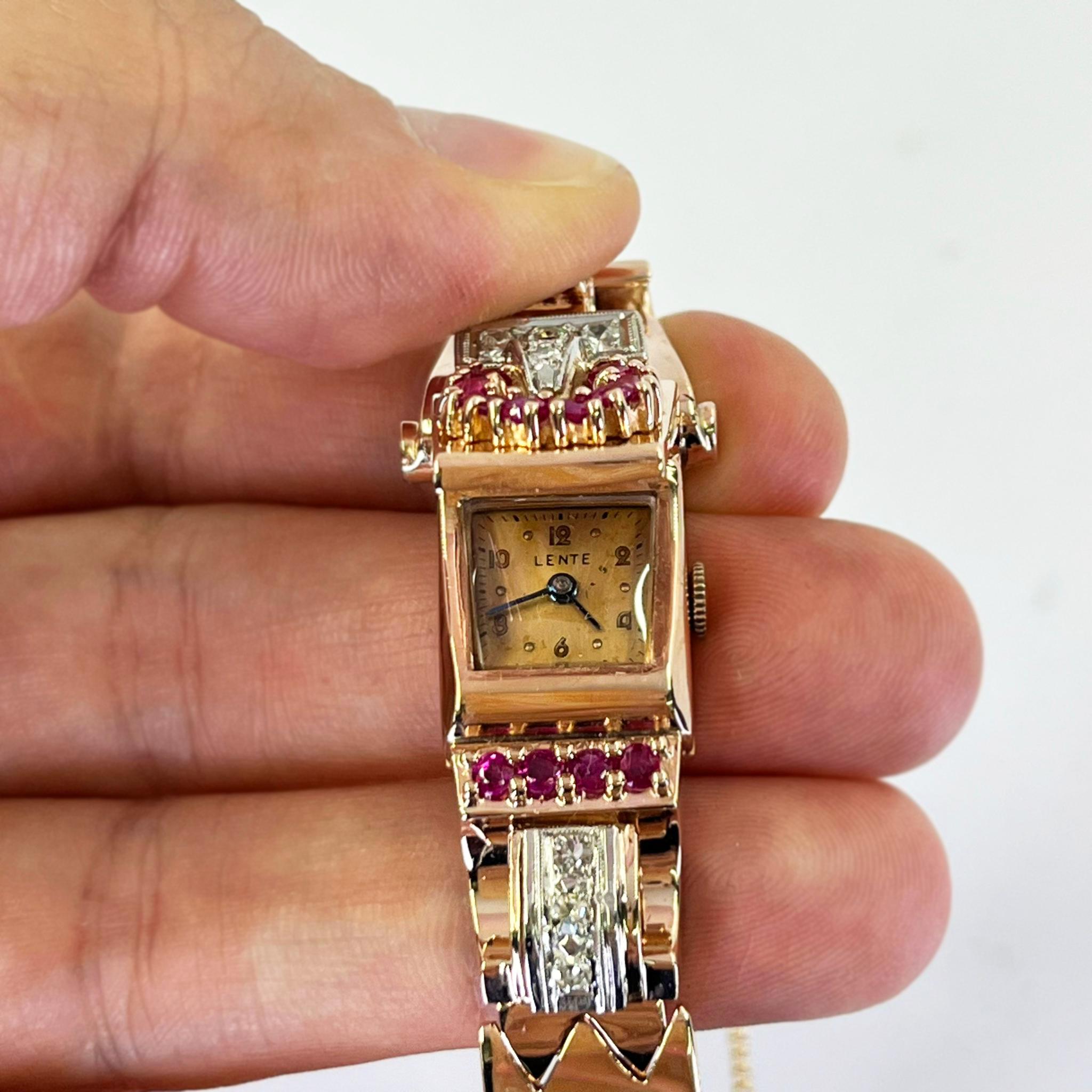 Reloj manual retro de oro rosa, diamantes y rubíes Corte redondo en venta