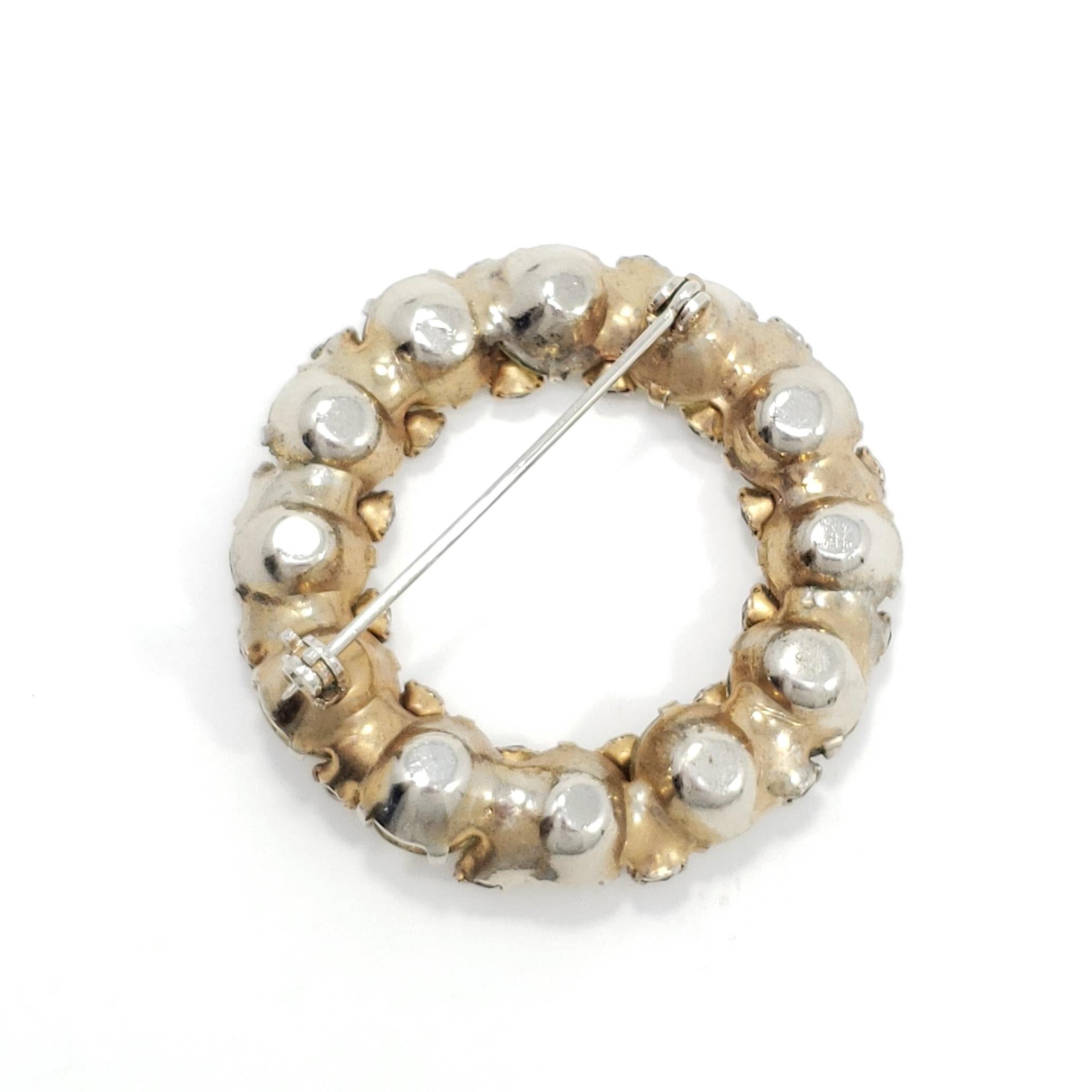 Retro Round Crystal Brooch in Brass, Dark Topaz and Jonquil Crystals In Good Condition For Sale In Milford, DE