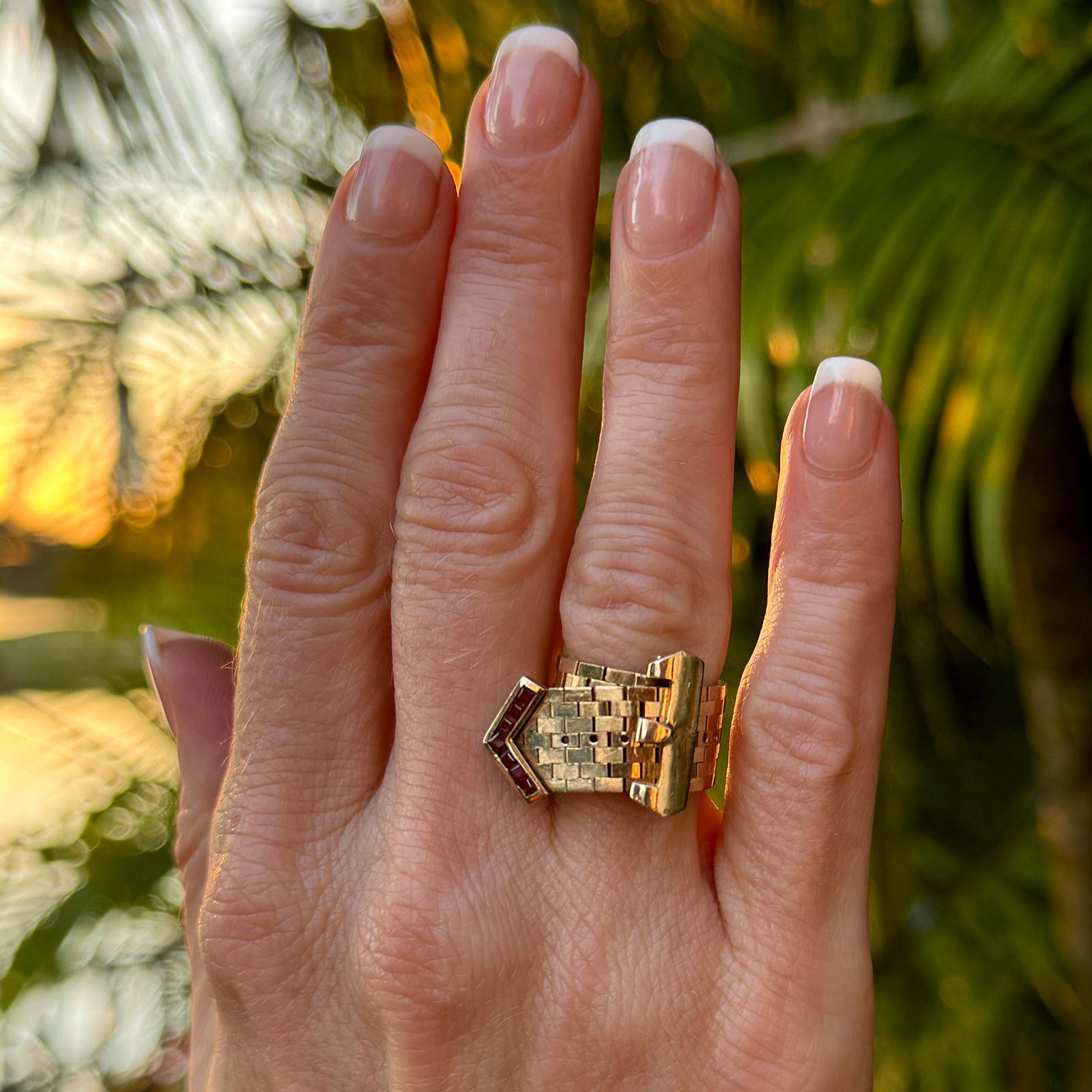 Retro Ruby 14 Karat Yellow Gold Adjustable Vintage Buckle Ring In Excellent Condition In Boca Raton, FL
