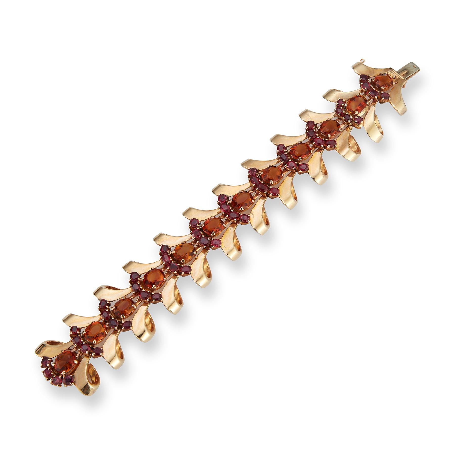Retro Ruby and Citrine Gold bracelet

12 oval citrines weigh approx 48 cts
48 rubies weigh approx 9.6 cts


Made Circa 1940
Approx 1.20 inches wide
8 inches long
80.1 grams
14 karat gold