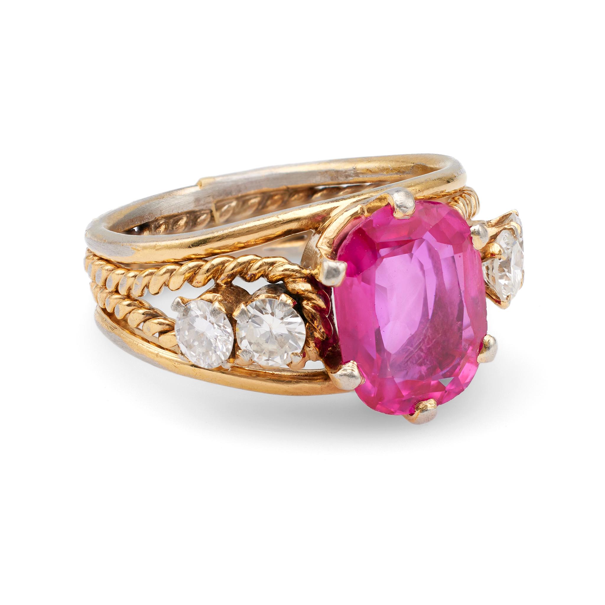 Retro Ruby and Diamond 18k Yellow Gold Ring In Good Condition For Sale In Beverly Hills, CA