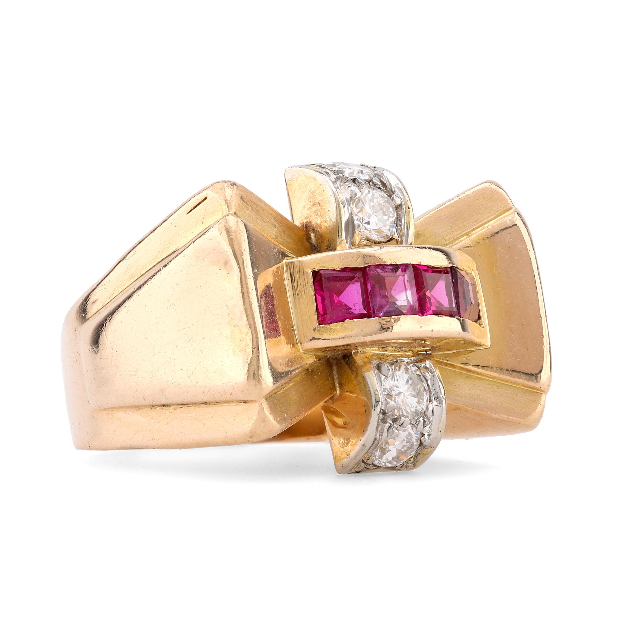 Anillo Tanque Retro Rubí Diamante Oro Amarillo 18K en Excelente estado para la venta en Beverly Hills, CA