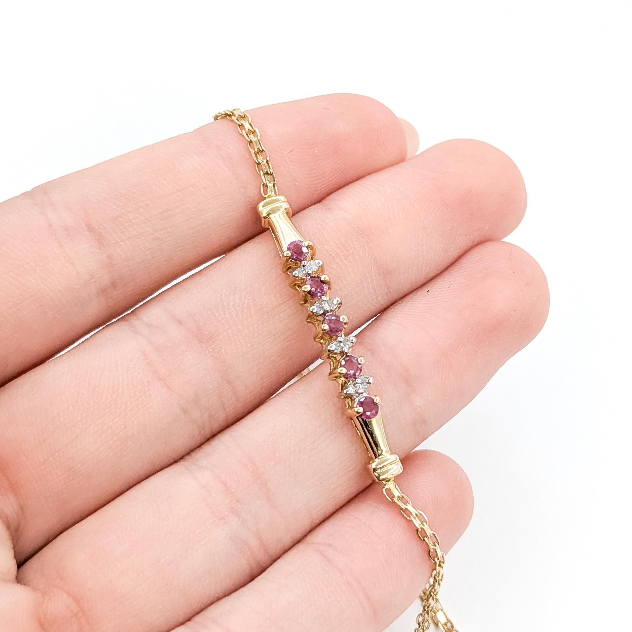 Rétro Bracelet rétro en or jaune 14k avec rubis et diamants en vente