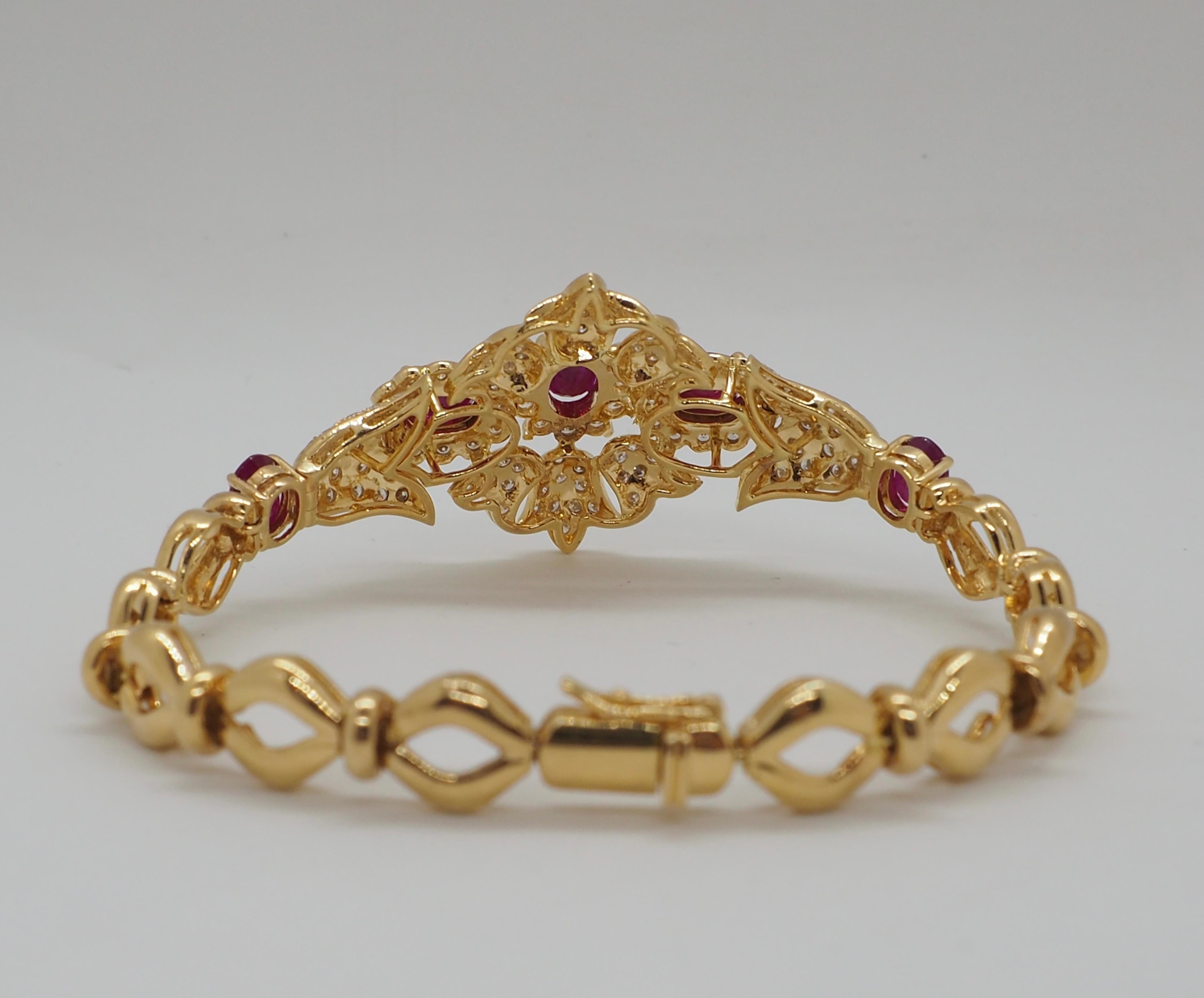 Retro Ruby Diamond Earrings Bracelet Set 18 Karat Yellow Gold In Excellent Condition For Sale In Geneva, CH