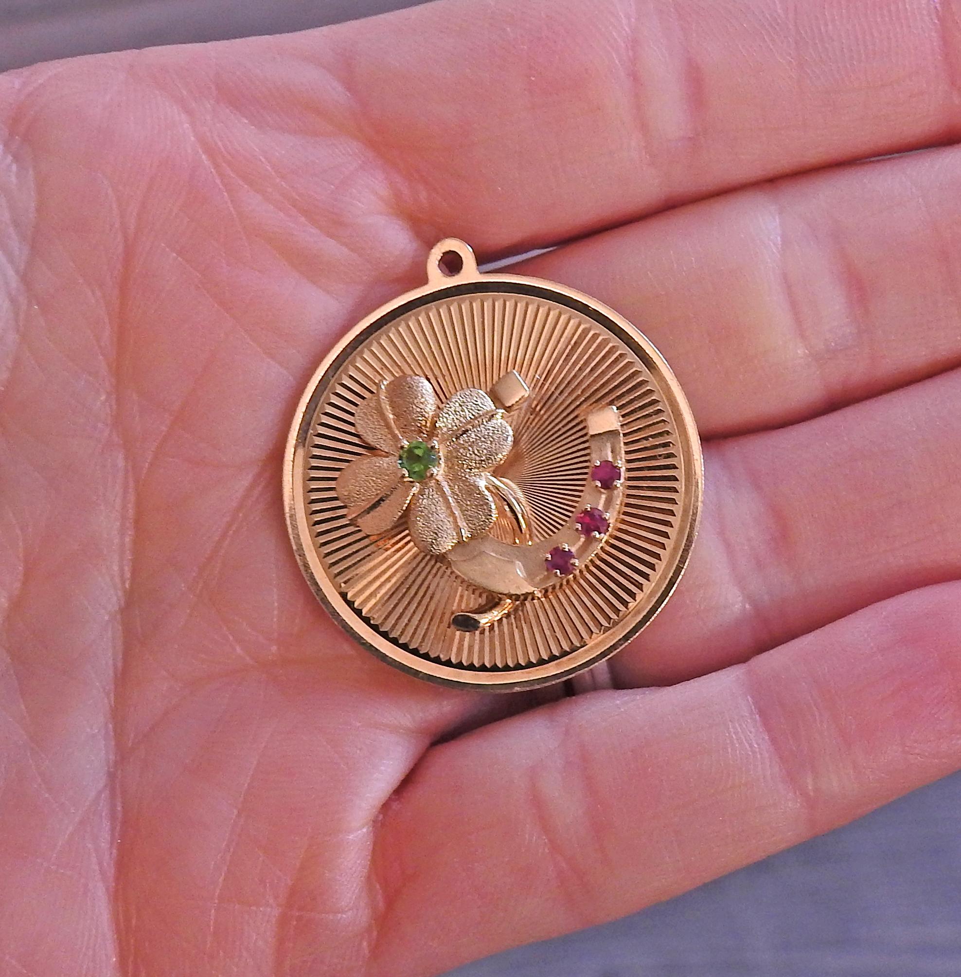 Retro Ruby Peridot Clover Flower Gold Pendant Charm In Excellent Condition In Lambertville, NJ