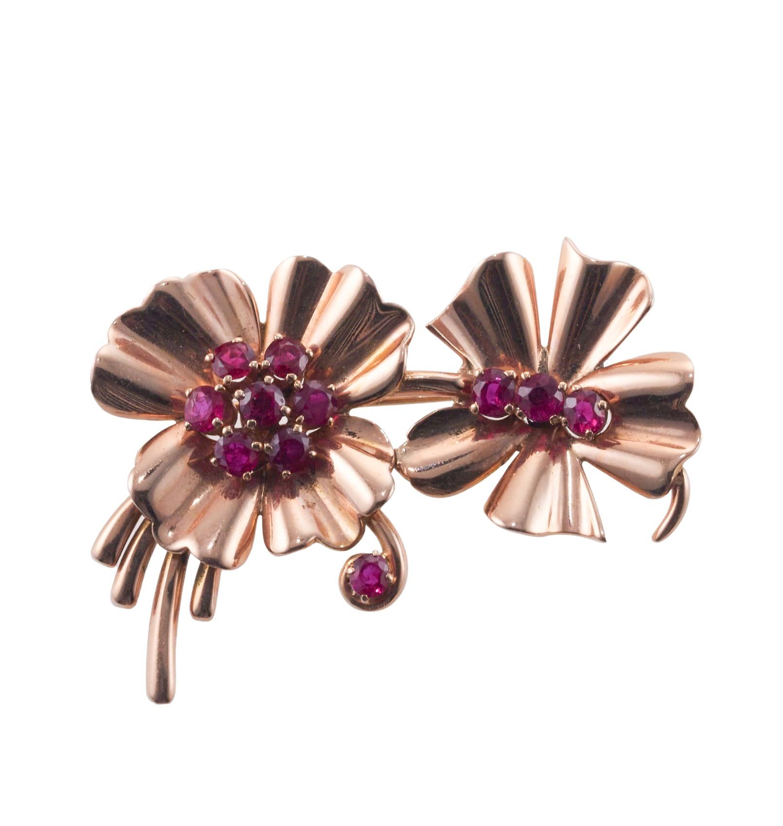 Retro Ruby Rose Gold Floral Brooch In Excellent Condition For Sale In New York, NY