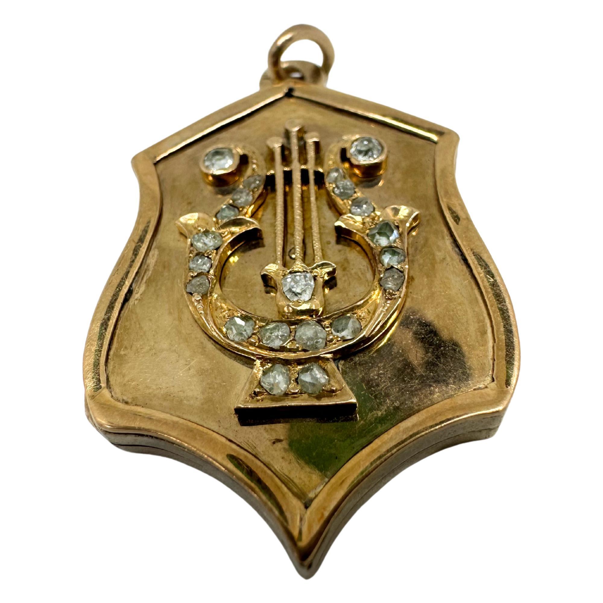 Retro Russian 14K Rose Gold Diamond Pendant Locket Corte redondo en venta
