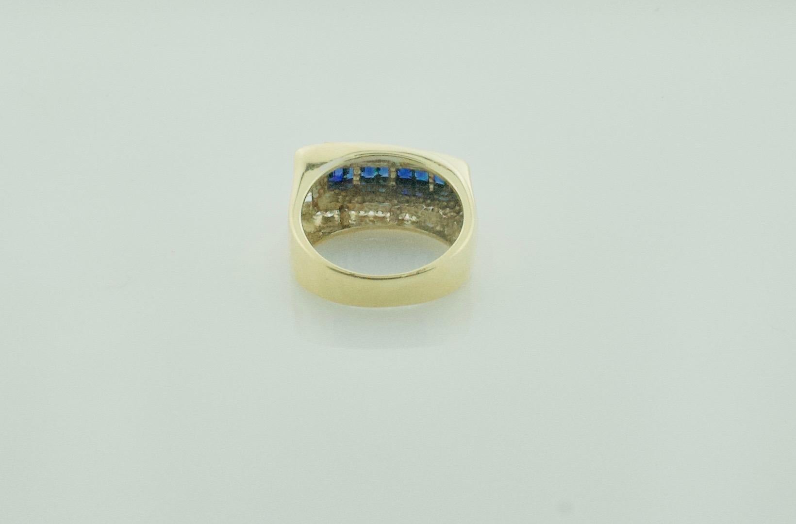 Retro Sapphire and Diamond Ring in Yellow Gold In Good Condition For Sale In Wailea, HI