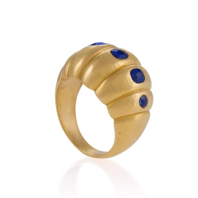 Retro Sapphire and Gold Scallop Ring In Excellent Condition In New York, NY