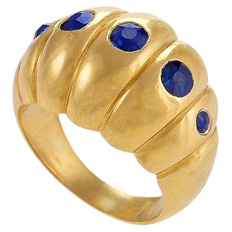 Retro Sapphire and Gold Scallop Ring