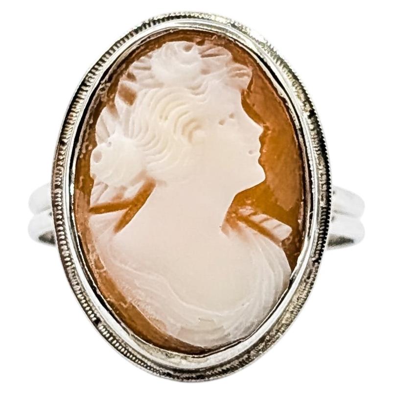 Anello retrò con cammeo a forma di conchiglia in oro giallo 14k in vendita