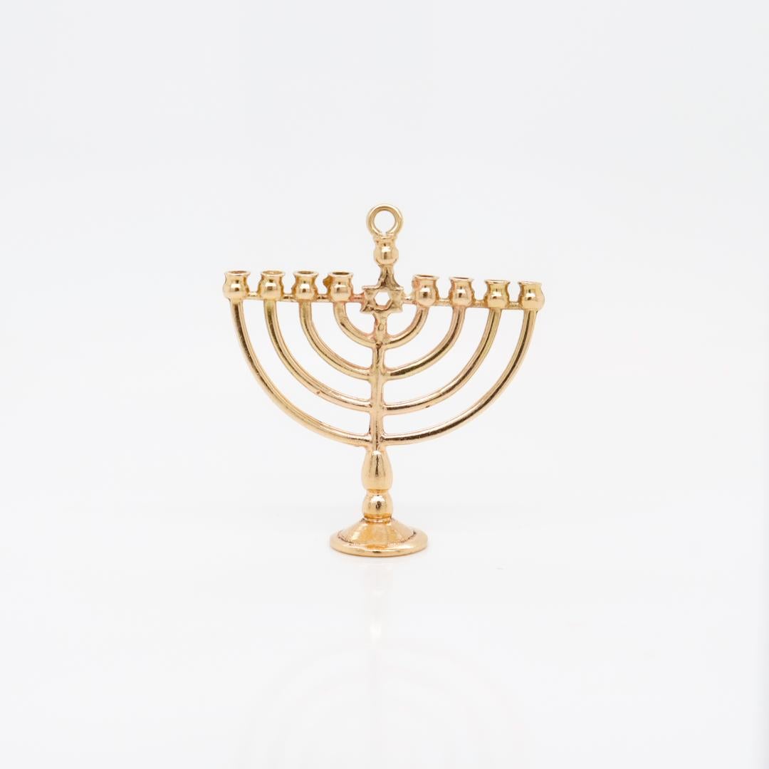 A fine vintage gold charm for a charm bracelet.

In 14k gold.

By the American Charm Co. 

In the form of a 8-light menorah. 

With an integral bail.

Simply a wonderful charm!

Date:
20th Century

Overall Condition:
It is in overall good,