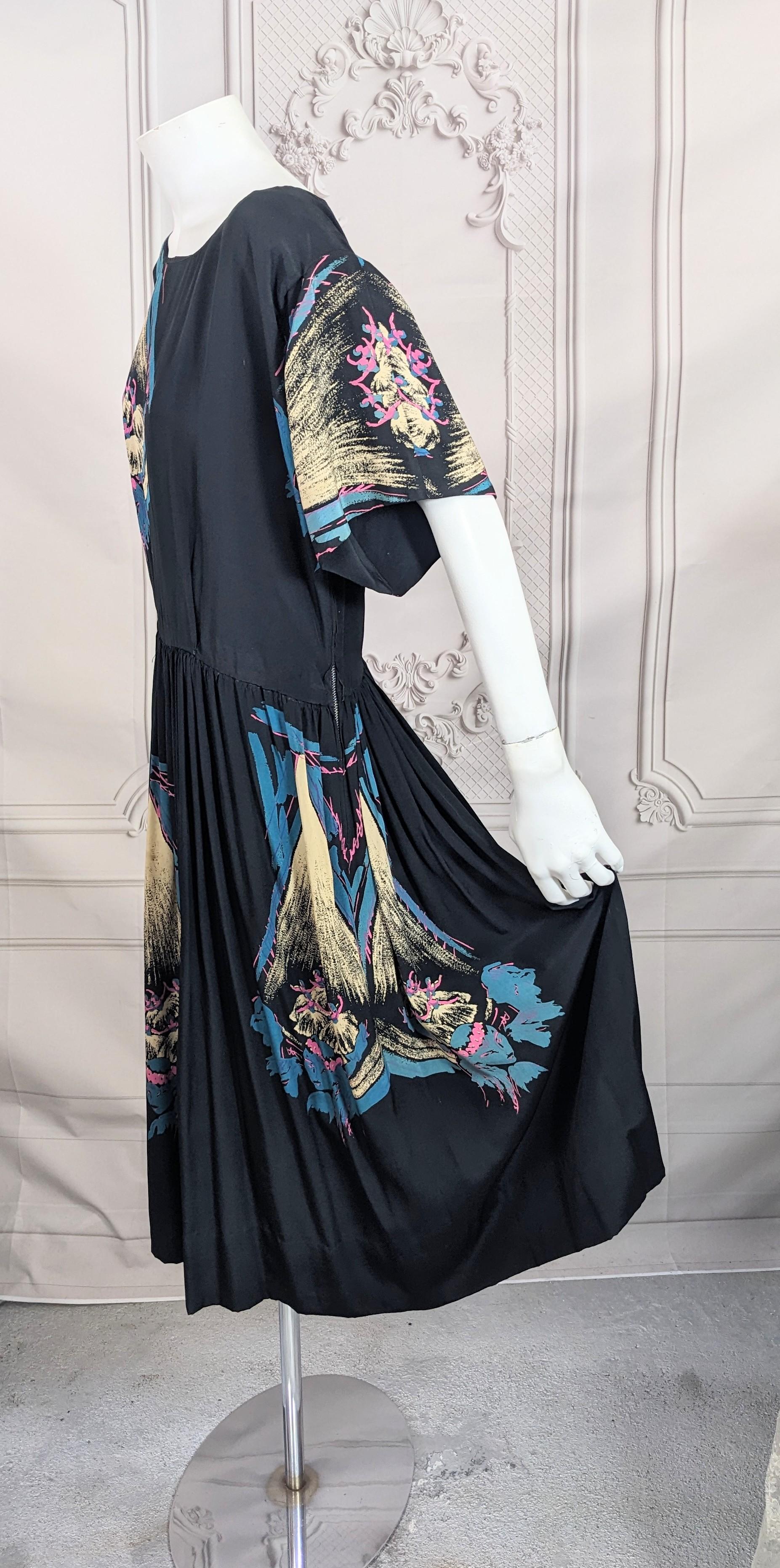 Retro Seidenkrepp Surreal Ballerina Print Kleid im Zustand „Gut“ im Angebot in New York, NY