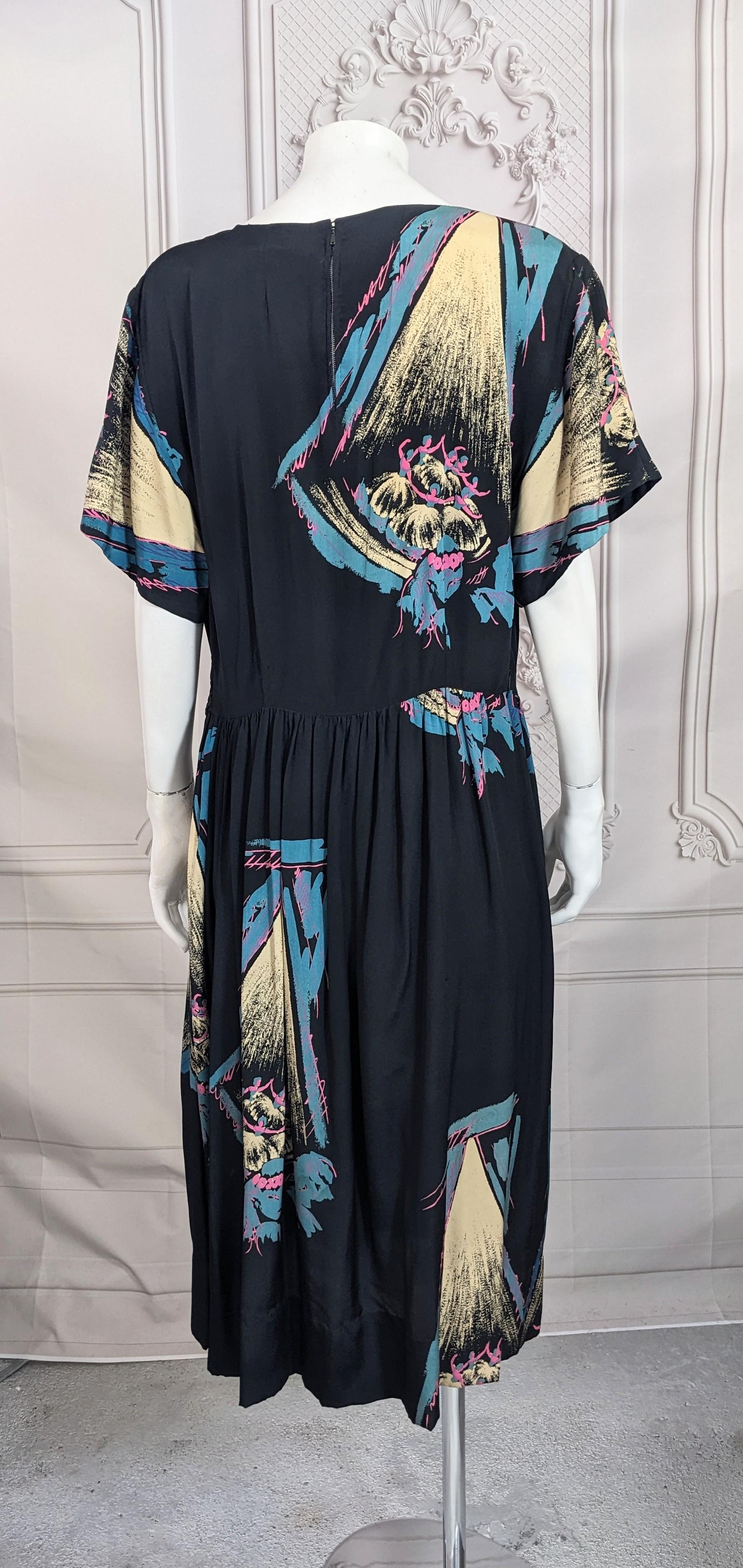 Retro Seidenkrepp Surreal Ballerina Print Kleid im Angebot 3