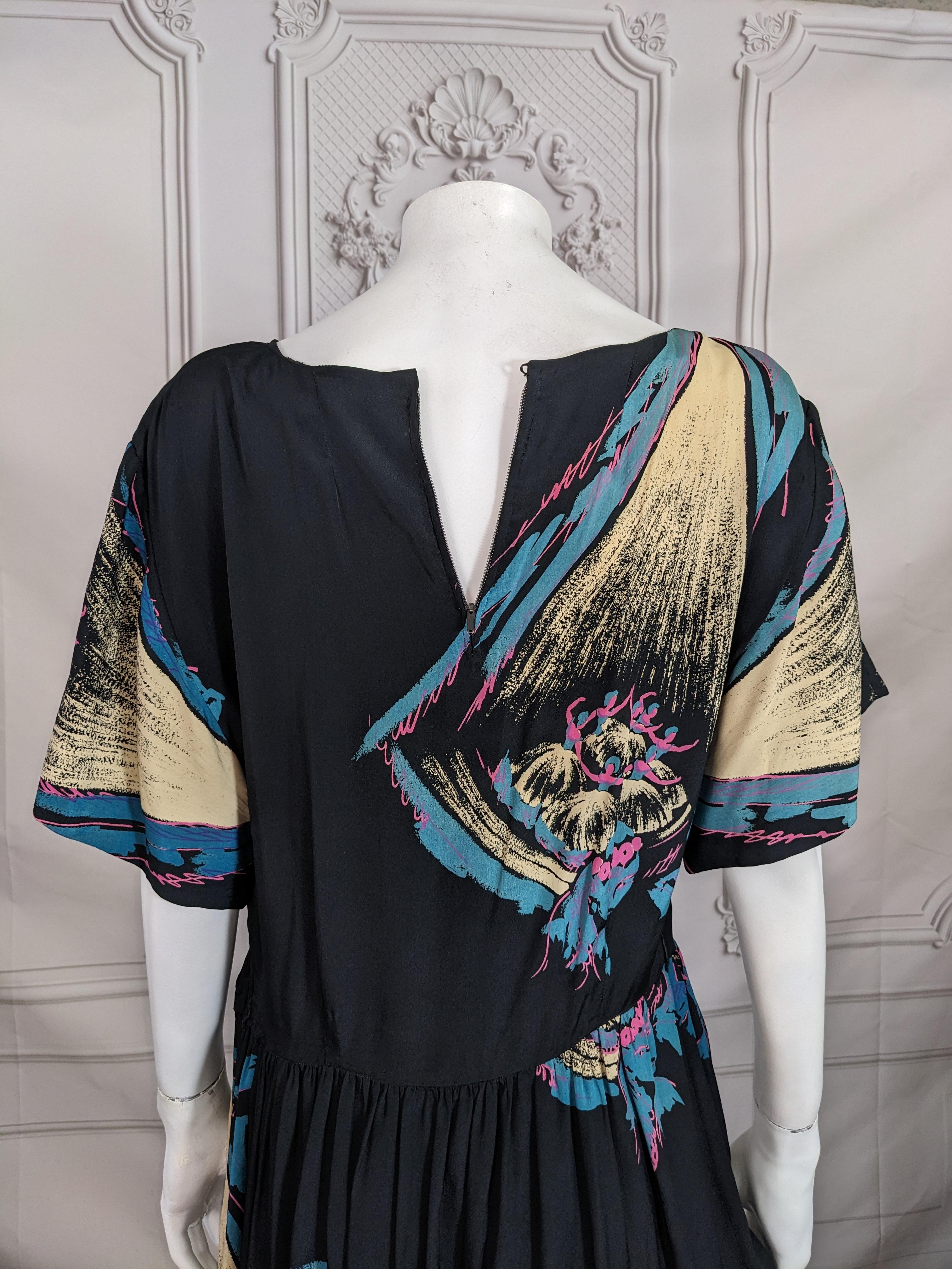 Retro Seidenkrepp Surreal Ballerina Print Kleid im Angebot 4