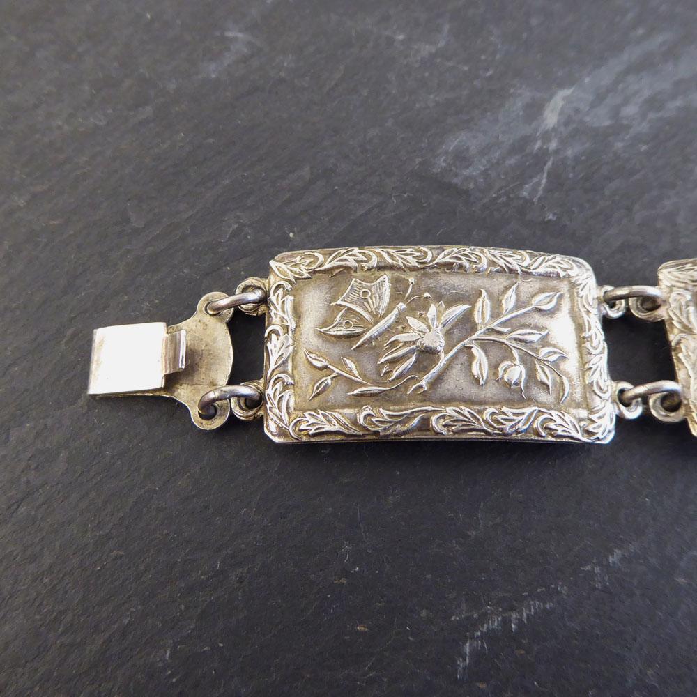 Retro Silver Panel Bracelet with Floral Engraving, circa 1945 In Good Condition In Yorkshire, West Yorkshire