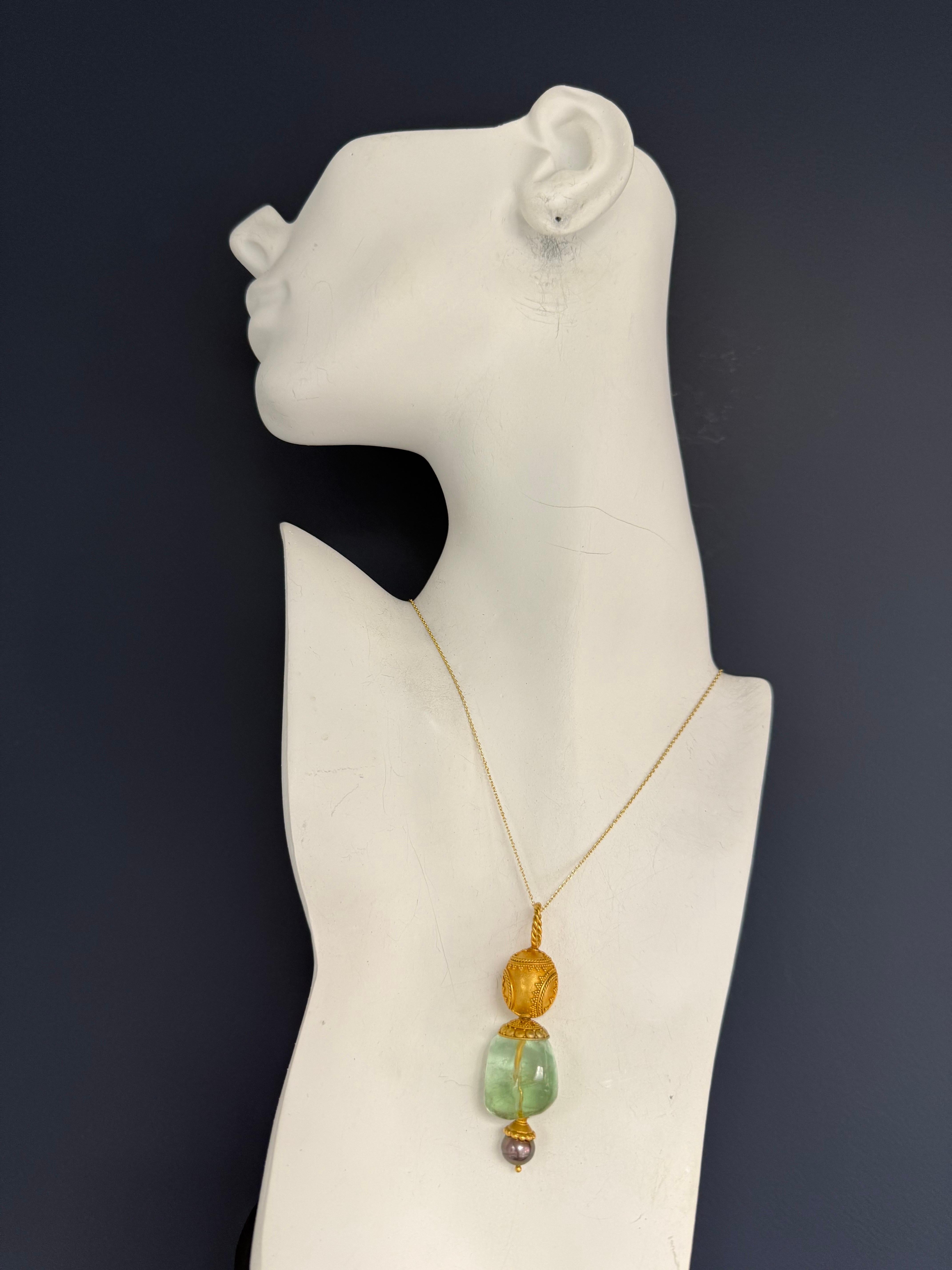 Retro Silver Statement Pendant Green Fluorite And Black Tahitian Pearl In Good Condition For Sale In Los Angeles, CA