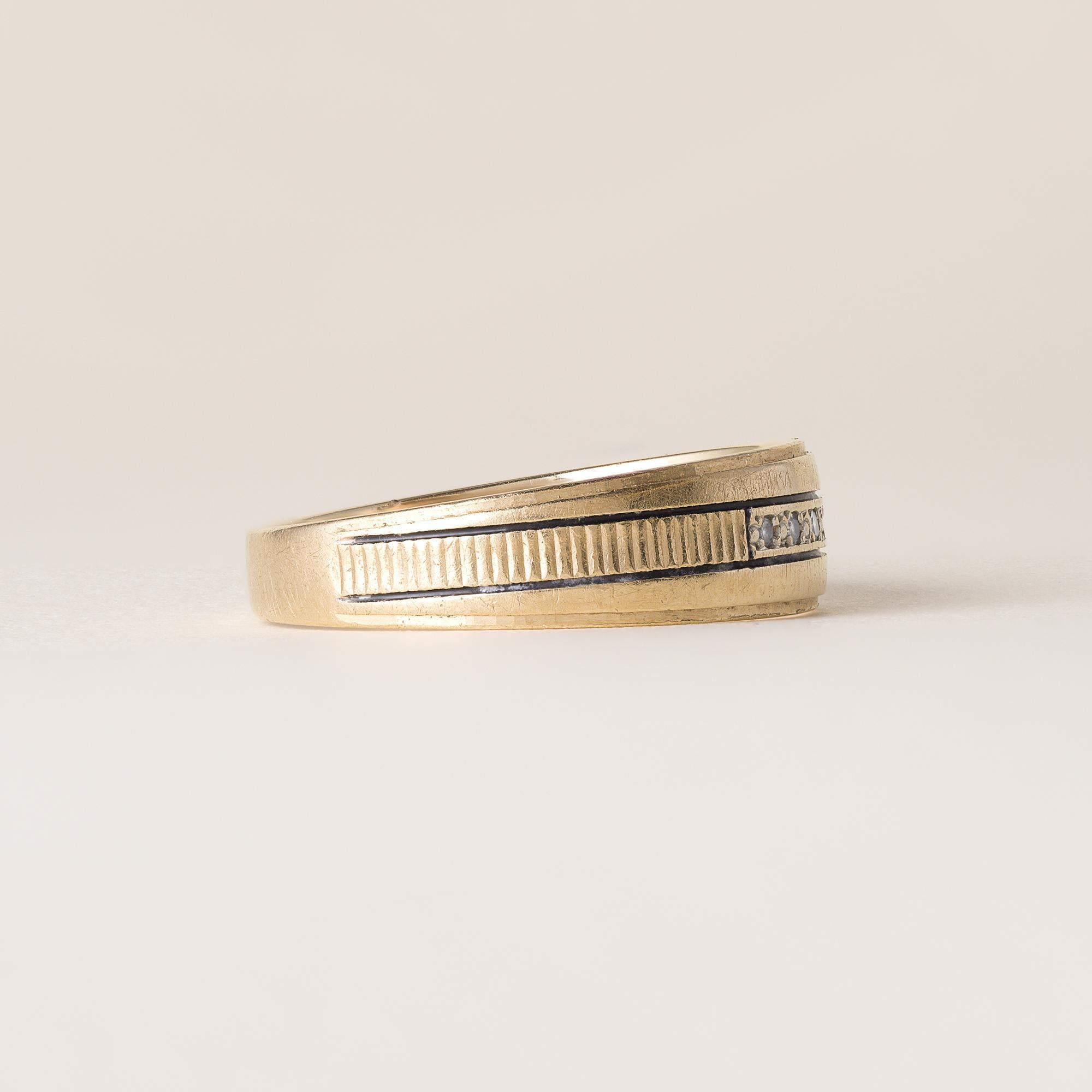 Rétro Fascia retrò con diamante a taglio singolo e smalto nero in oro giallo 14K in vendita